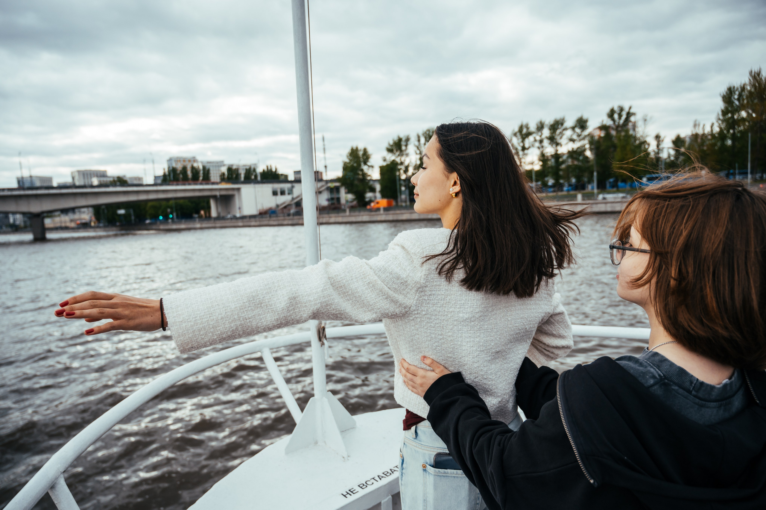 Последний звонок. Анастасия Петрович фотограф, фотокорреспондент в Москве и Санкт-Петербурге. Фотосъёмка репортажа, мероприятия, корпоративная съёмка, контент