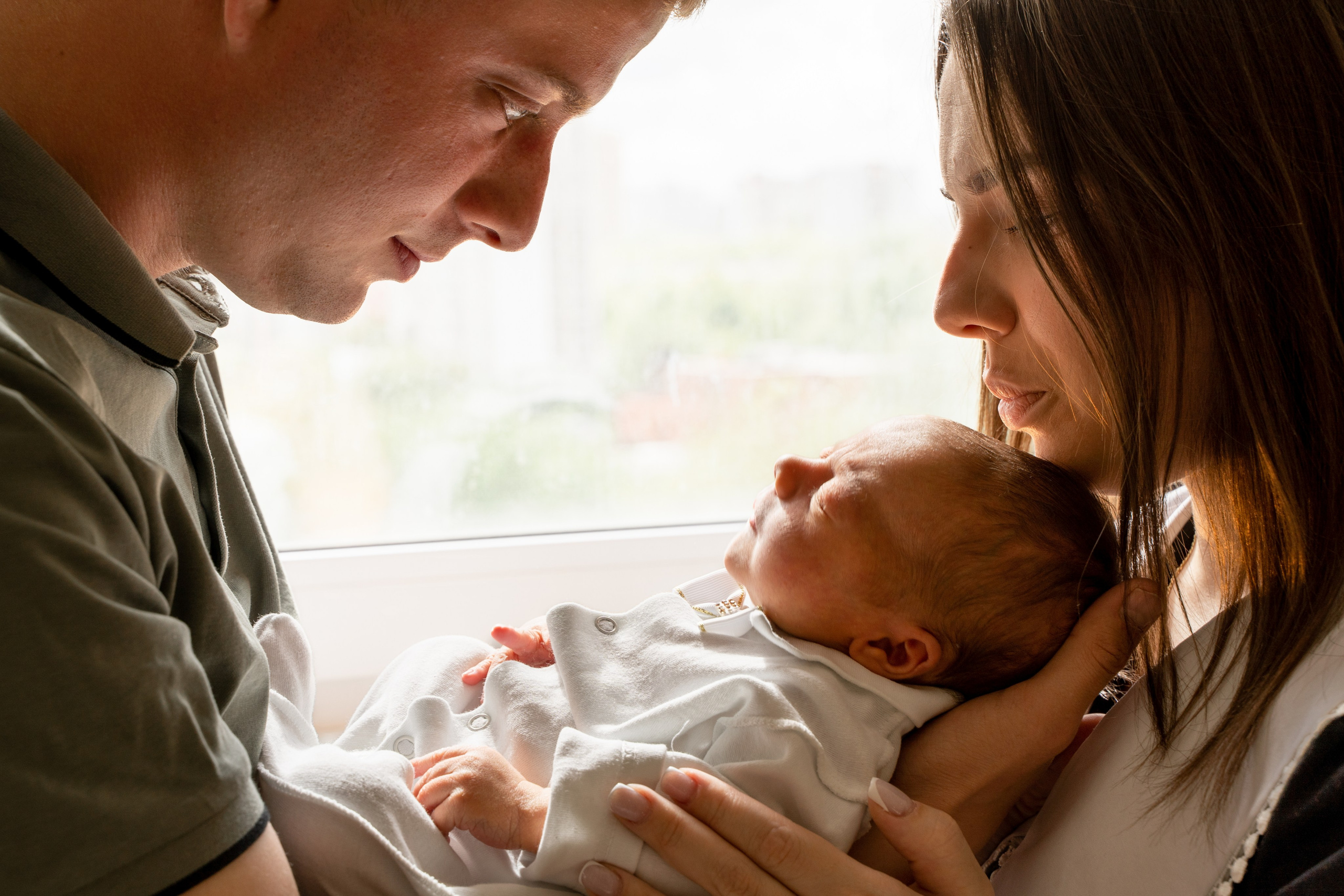 Фото выписки — заказать фотографа на выписку из роддома в Москве. Фотографы на роды в Москве. Фото и видео родов. Фотопроект «Продолжение рода»