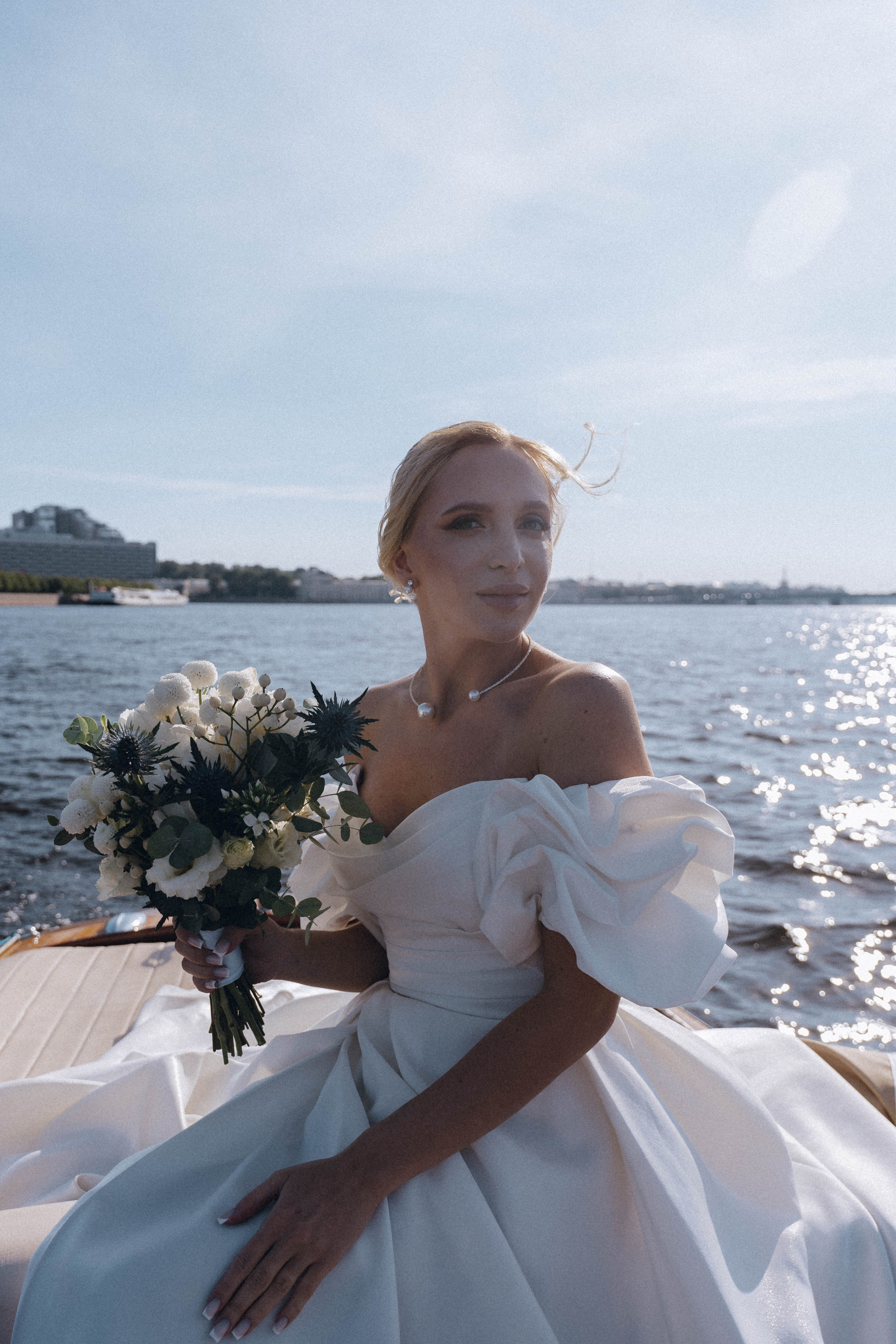 СВАДЕНБНАЯ СЬЕМКА НА КАТЕРЕ ПО КАНАЛАМ САНКТ-ПЕТЕРБУРГА И В АКВАТОРИИ НЕВЫ. Профессиональный фотограф, Санкт-Петербург — Виктория Богомолова