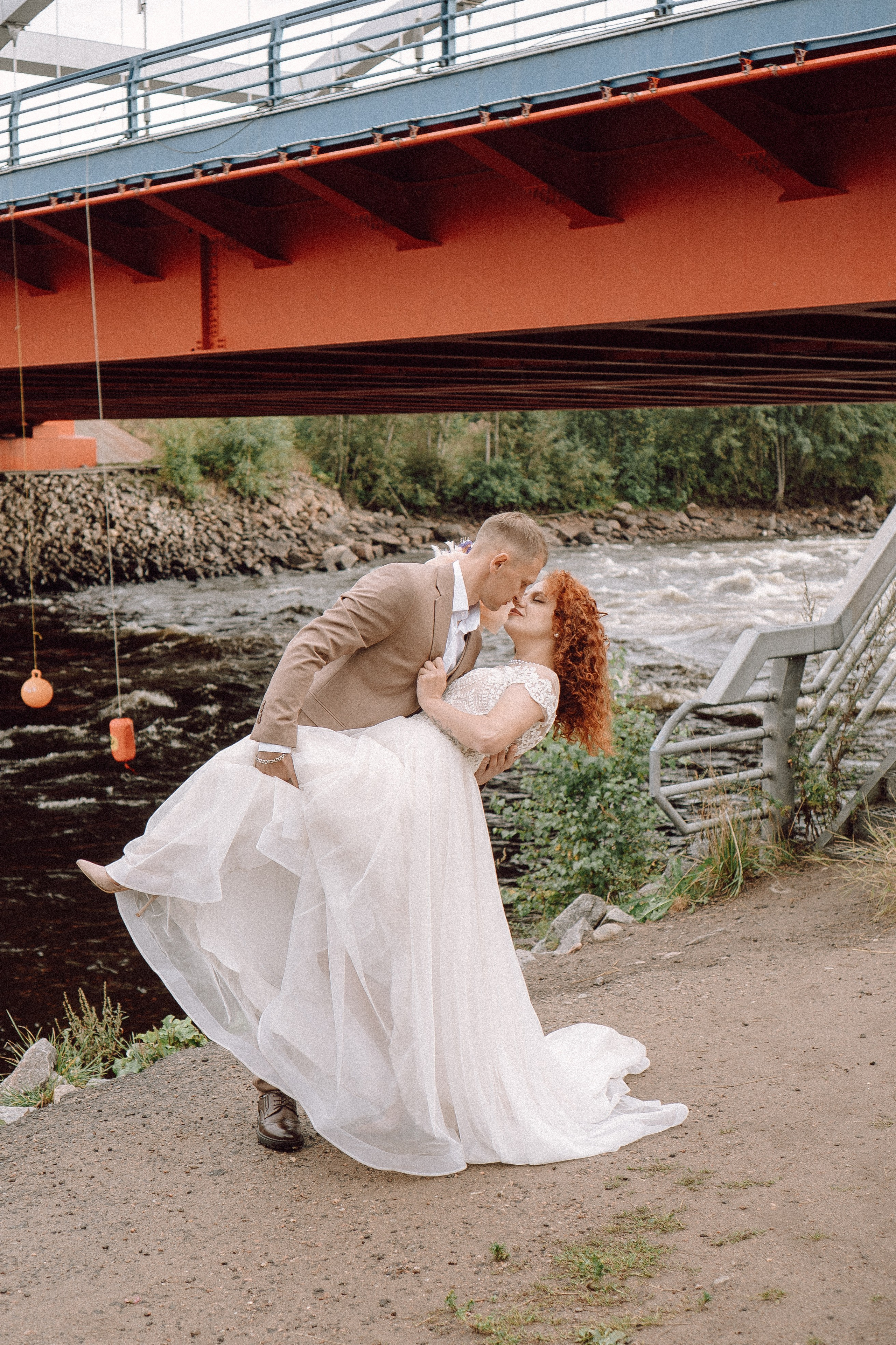 СВАДЕБНАЯ ФОТОСЕССИИЯ ПАРЫ В ГОРОДЕ ПРИОЗЕРСК В СОСНОВОМ ЛЕСУ И С ПИКАПОМ. Профессиональный фотограф, Санкт-Петербург — Виктория Богомолова