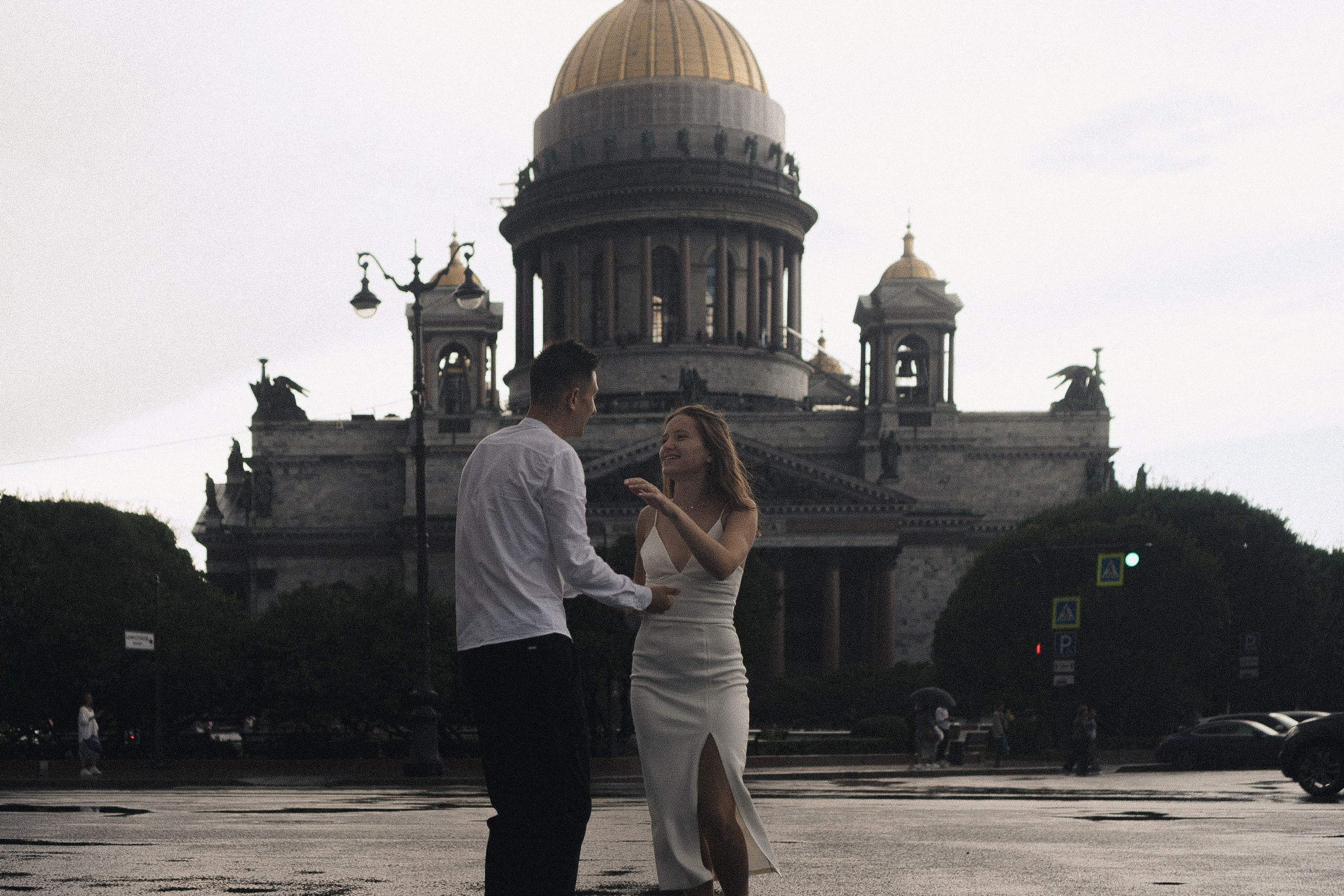 СВАДЕБНАЯ ФОТОСЕСИСИЯ В МЕТРО И ВОЗЛЕ ИСАКИЕВСКОГО СОБОРА В ДОЖДЬ. Профессиональный фотограф, Санкт-Петербург — Виктория Богомолова
