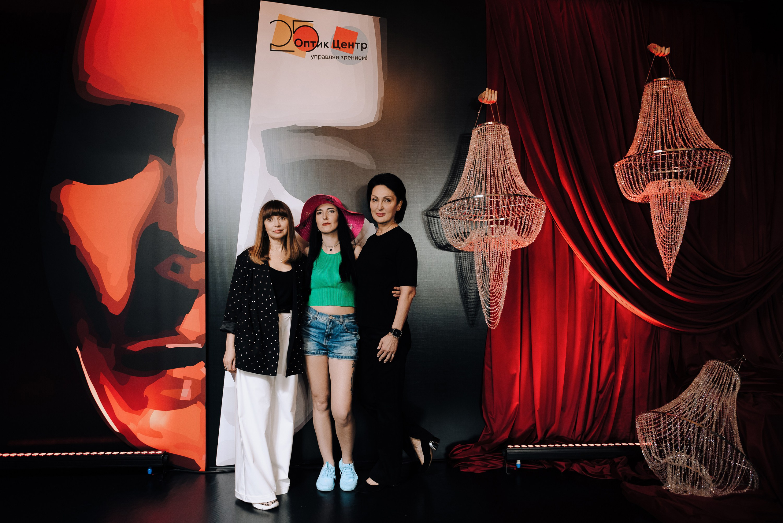 СПЕКТАКЛЬ «ВОЛШЕБНЫЕ ОЧКИ» ОПТИК-ЦЕНТР. Репортажный фотограф Зуев Роман г. Челябинск