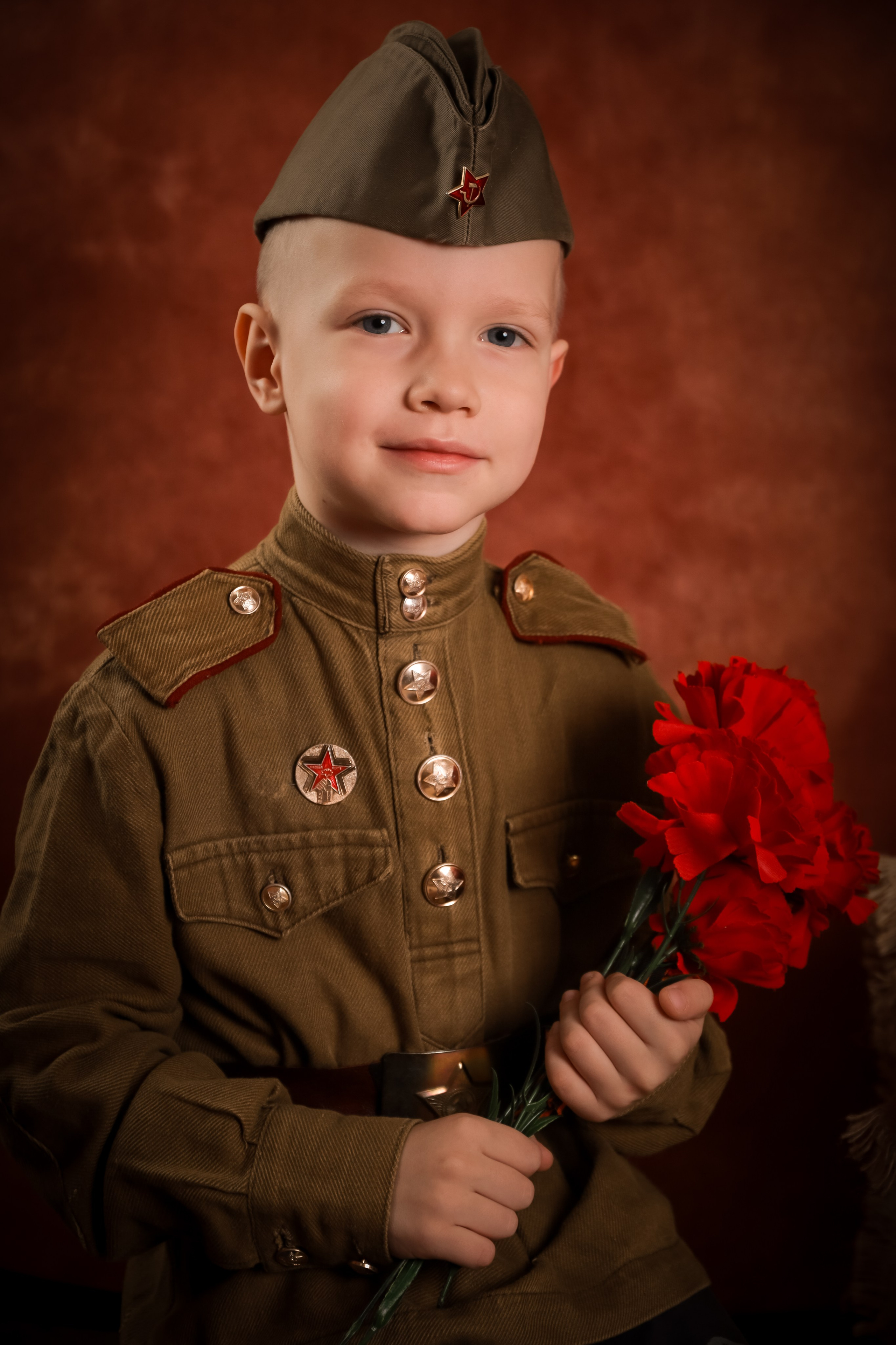 9 мая. Выпускные альбомы в Таганроге и Ростовской Области