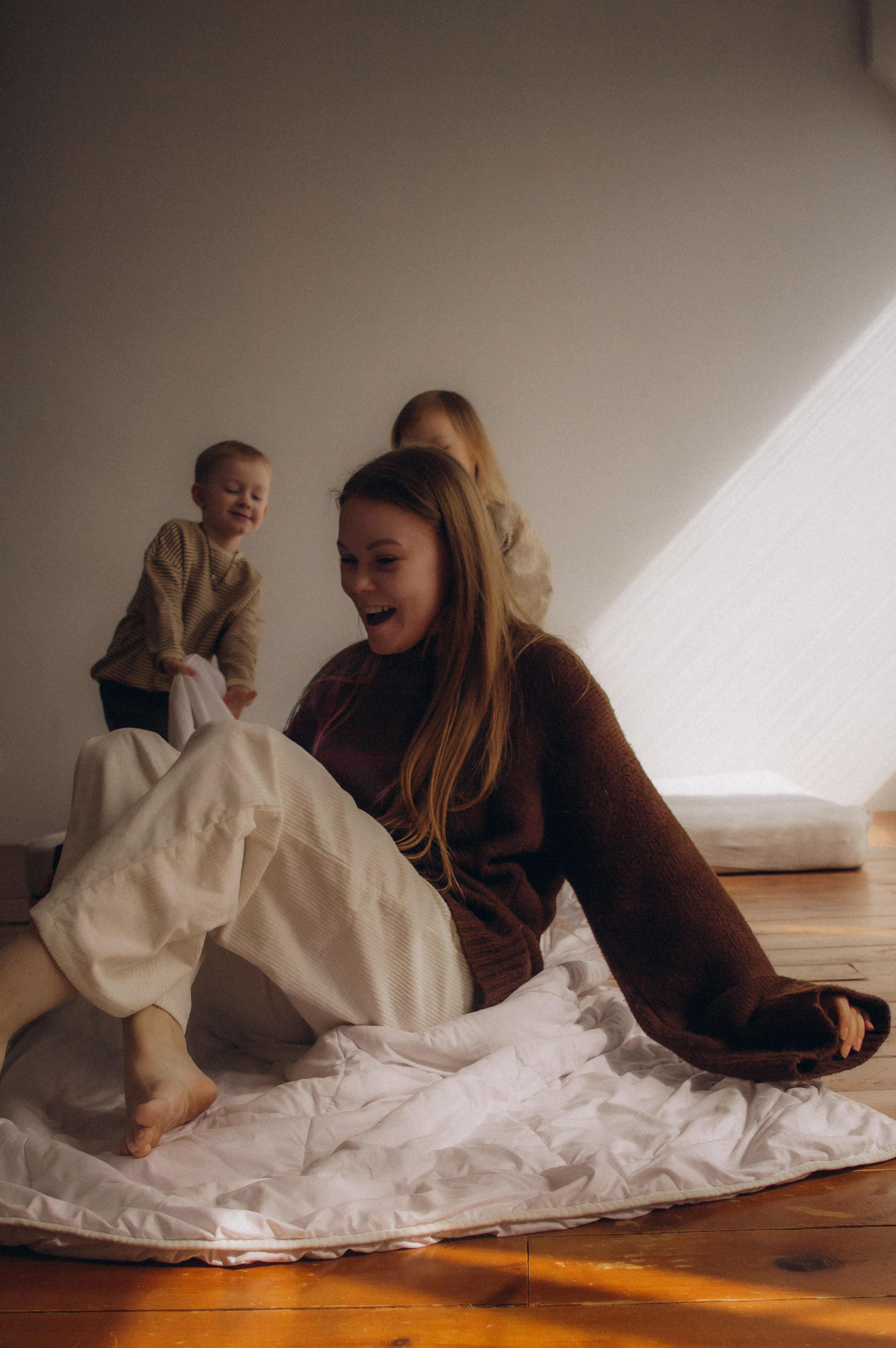 Любовь в воздухе. Семейная фотосессия в студии. Юлия Левада Семейный и женский фотограф