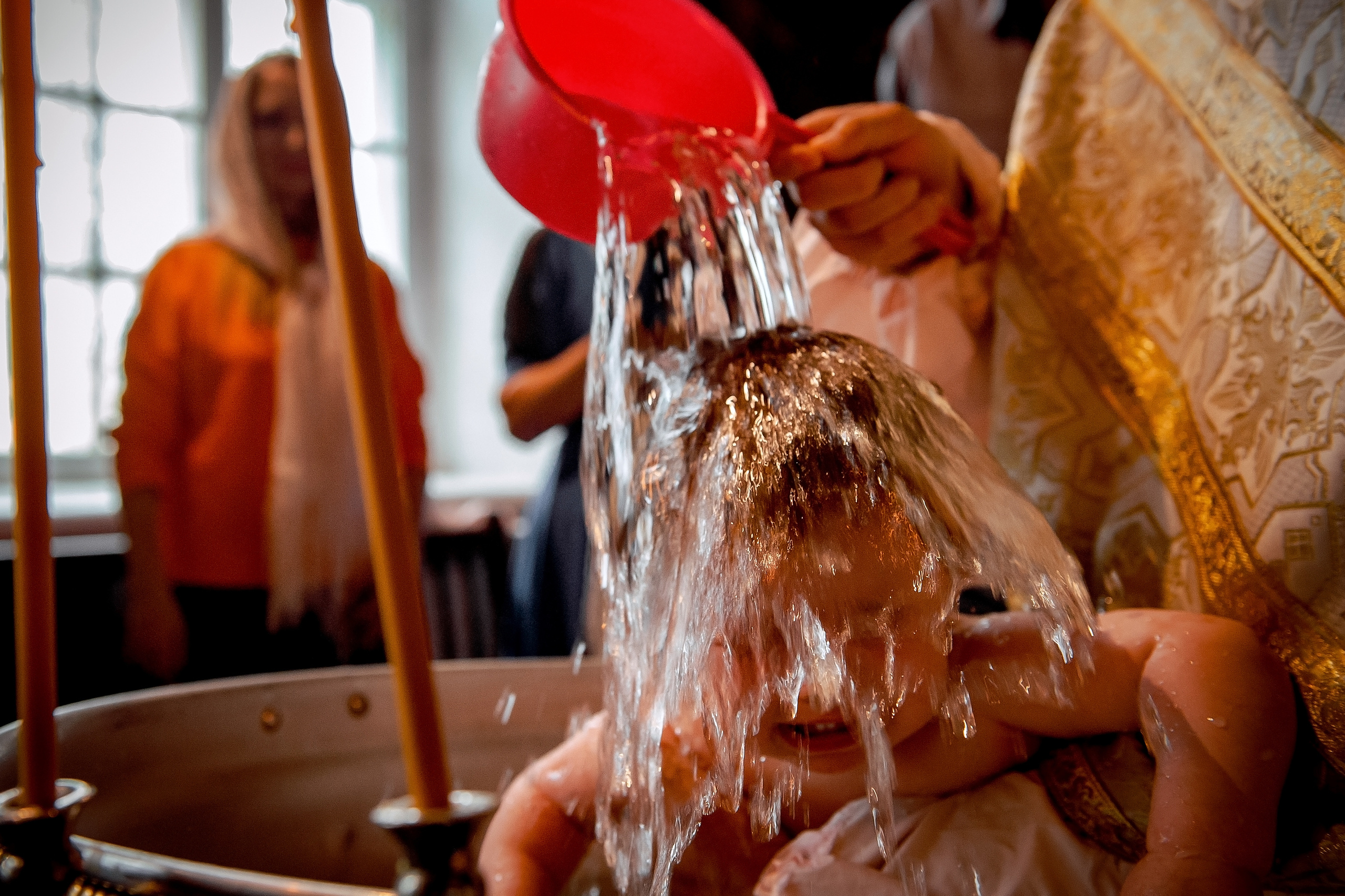 Крещение в Никольском храме в Лосино-Петровском. Свадебный и семейный фотограф Виктория Носачёва. Щелково, Москва и МО