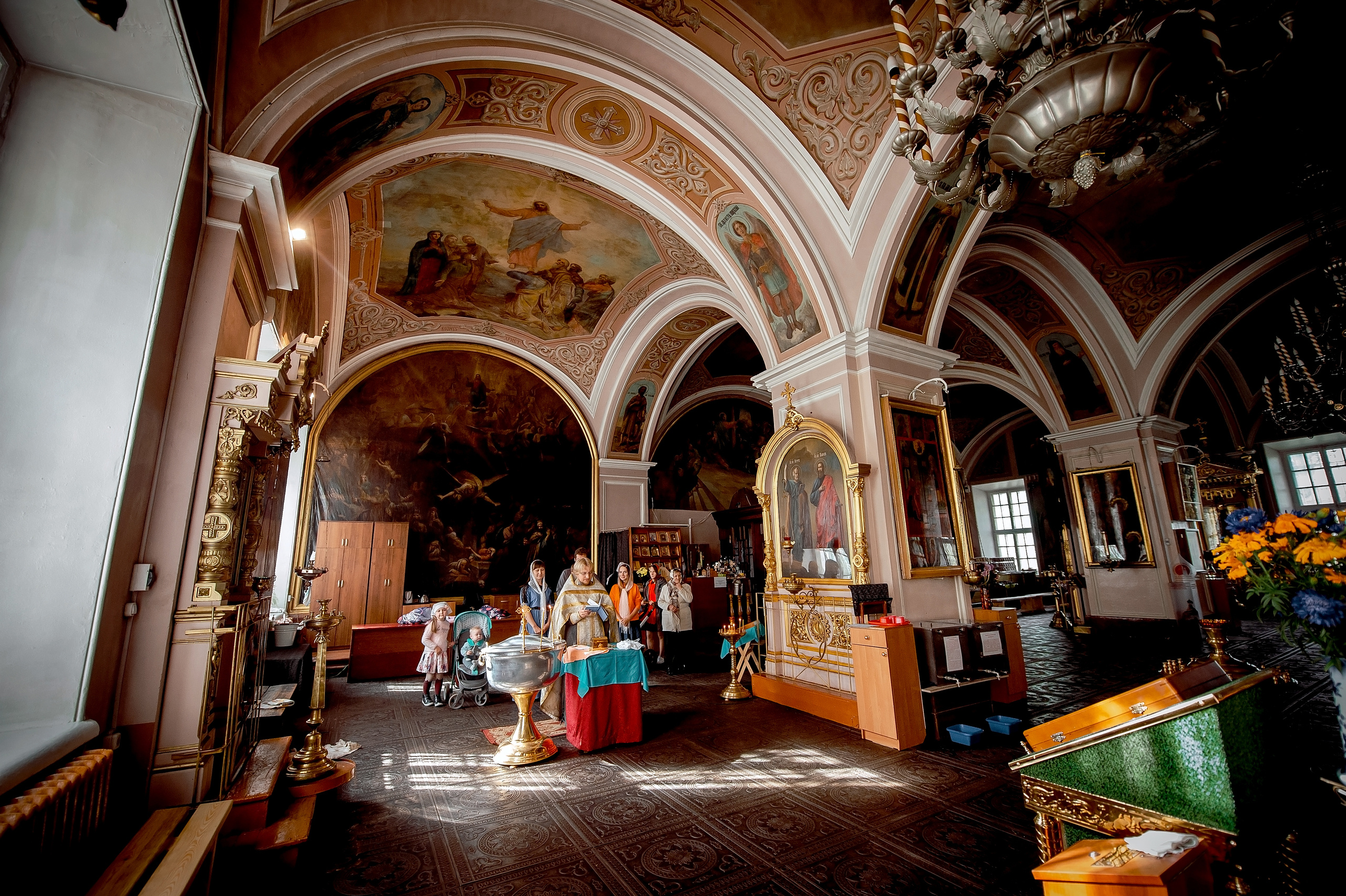 Крещение в Никольском храме в Лосино-Петровском. Свадебный и семейный фотограф Виктория Носачёва. Щелково, Москва и МО
