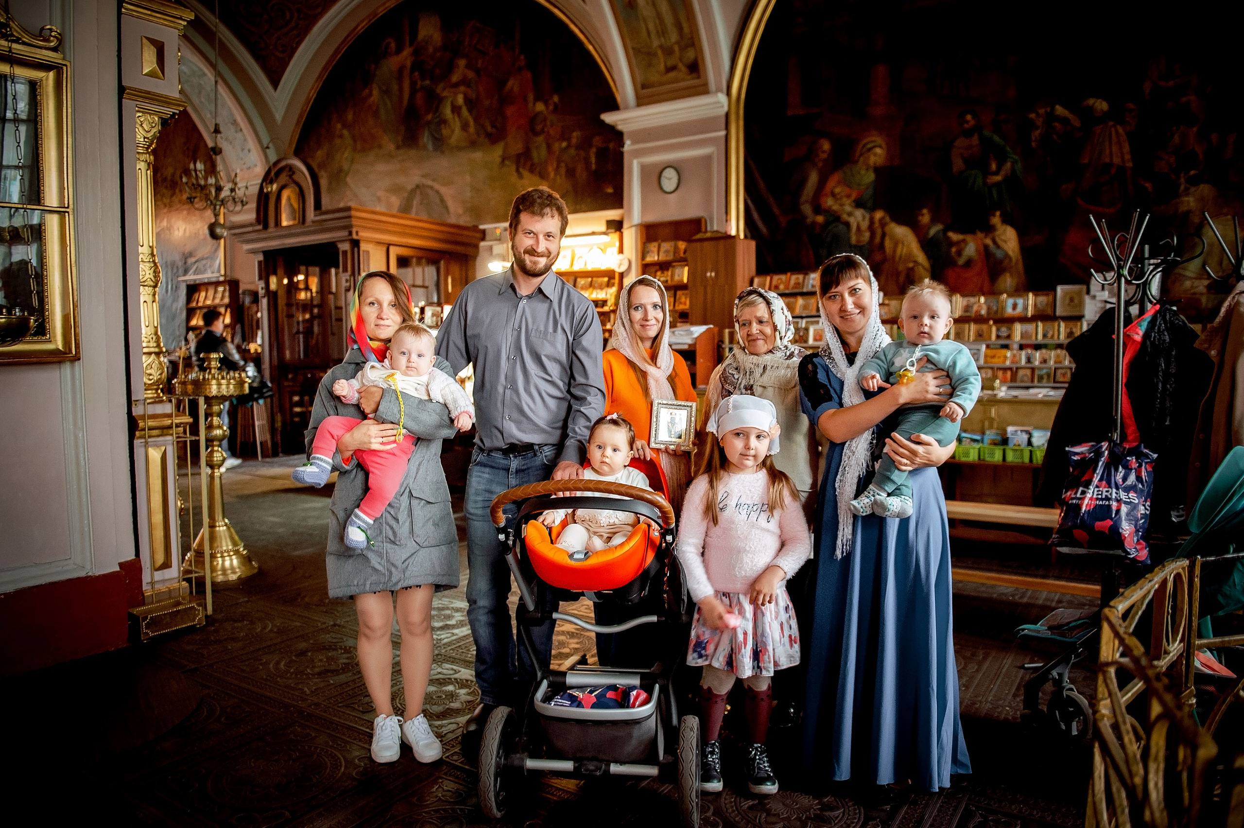 Крещение в Никольском храме в Лосино-Петровском. Свадебный и семейный фотограф Виктория Носачёва. Щелково, Москва и МО