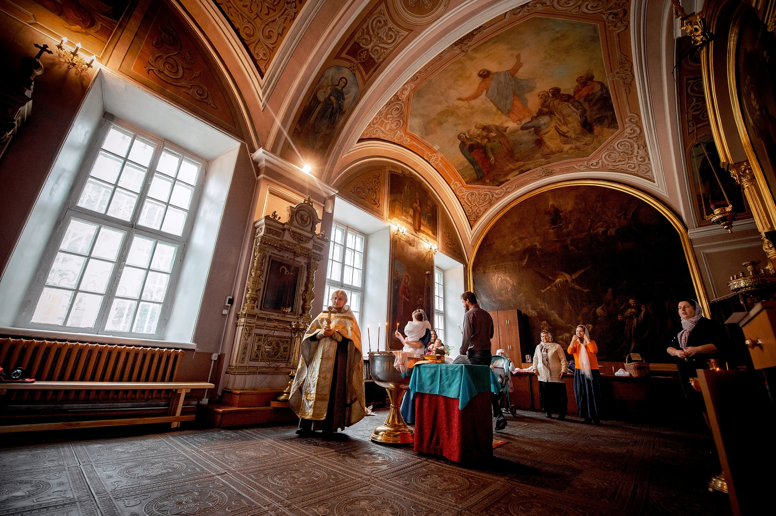 Крещение в Никольском храме в Лосино-Петровском. Свадебный и семейный фотограф Виктория Носачёва. Щелково, Москва и МО