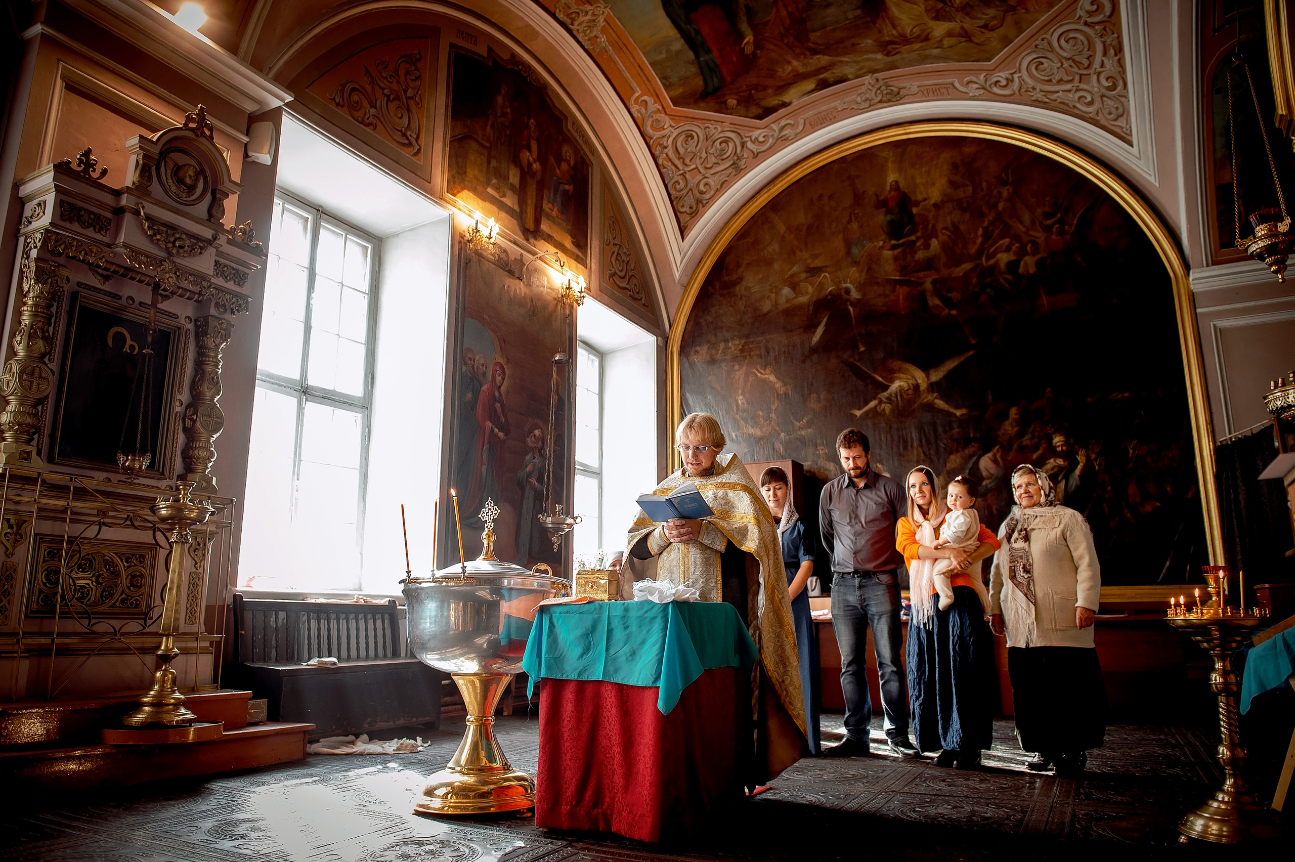 Крещение в Никольском храме в Лосино-Петровском. Свадебный и семейный фотограф Виктория Носачёва. Щелково, Москва и МО