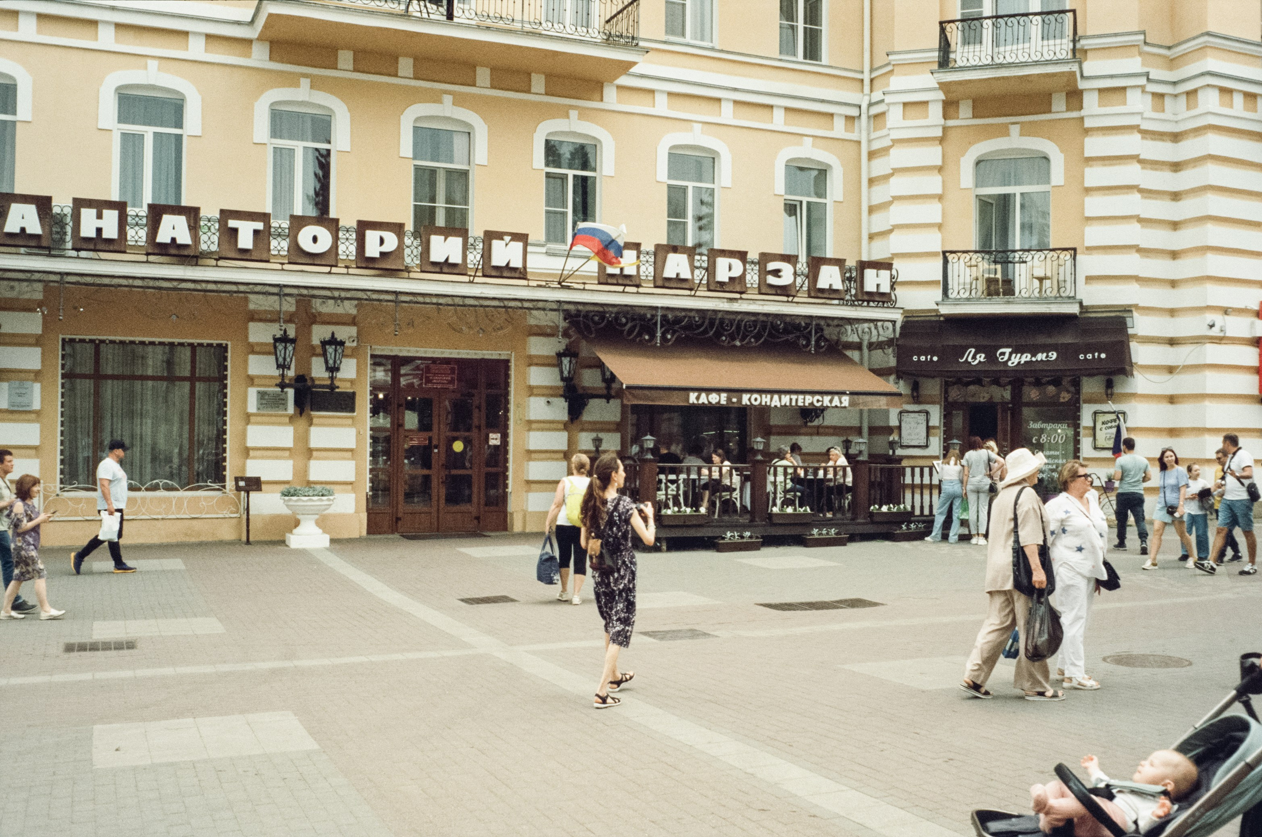 Первый день — первая прогулка по Кисловодску / Minox 35GT / SFL 250D (