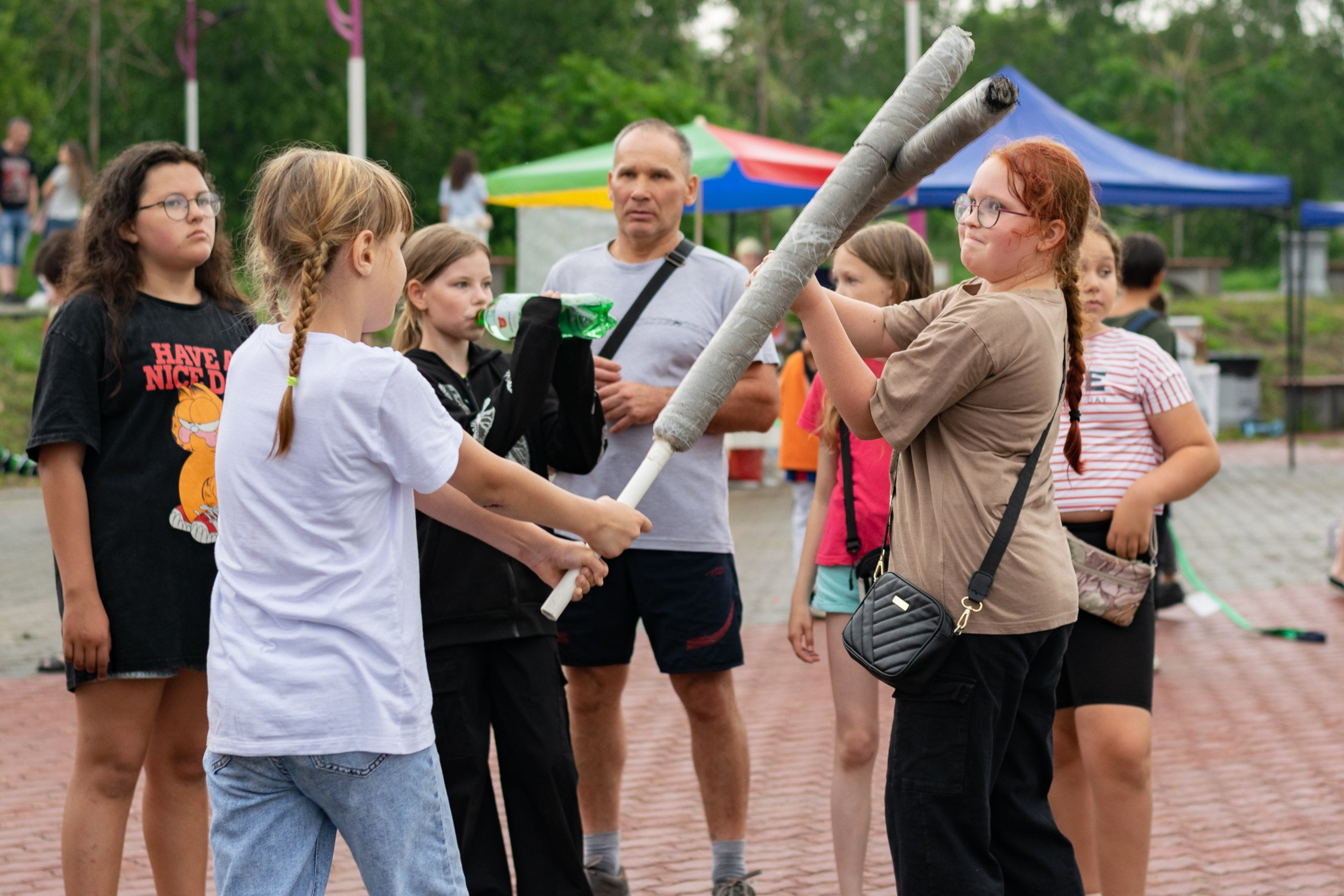Антон Курдюмов фотограф в Хабаровске Рина Курдюмова фото27 foto27 Антон Дорофеев репортажный репортаж документалист Тони и Рина фотосоздатели День молодежи по-русски Хабаровск кинотеатр
