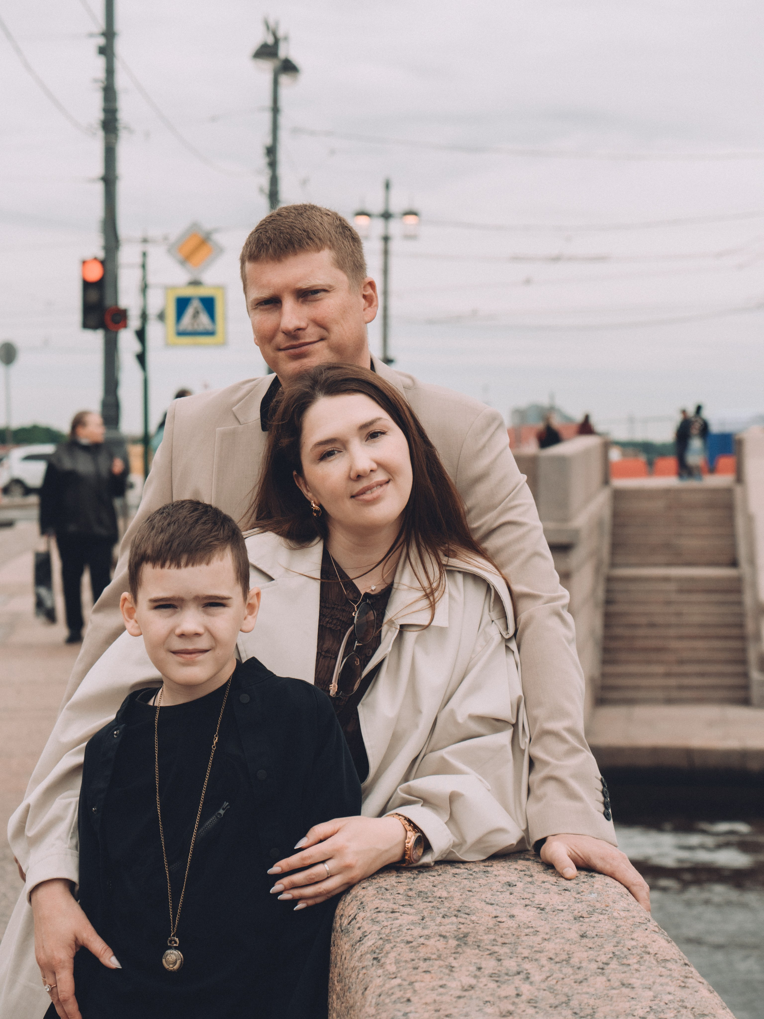Семейная фотосессия на прогулке по городу Петербургу. Светлана Гопанюк. Портретный фотограф. Санкт-Петербург. СПб