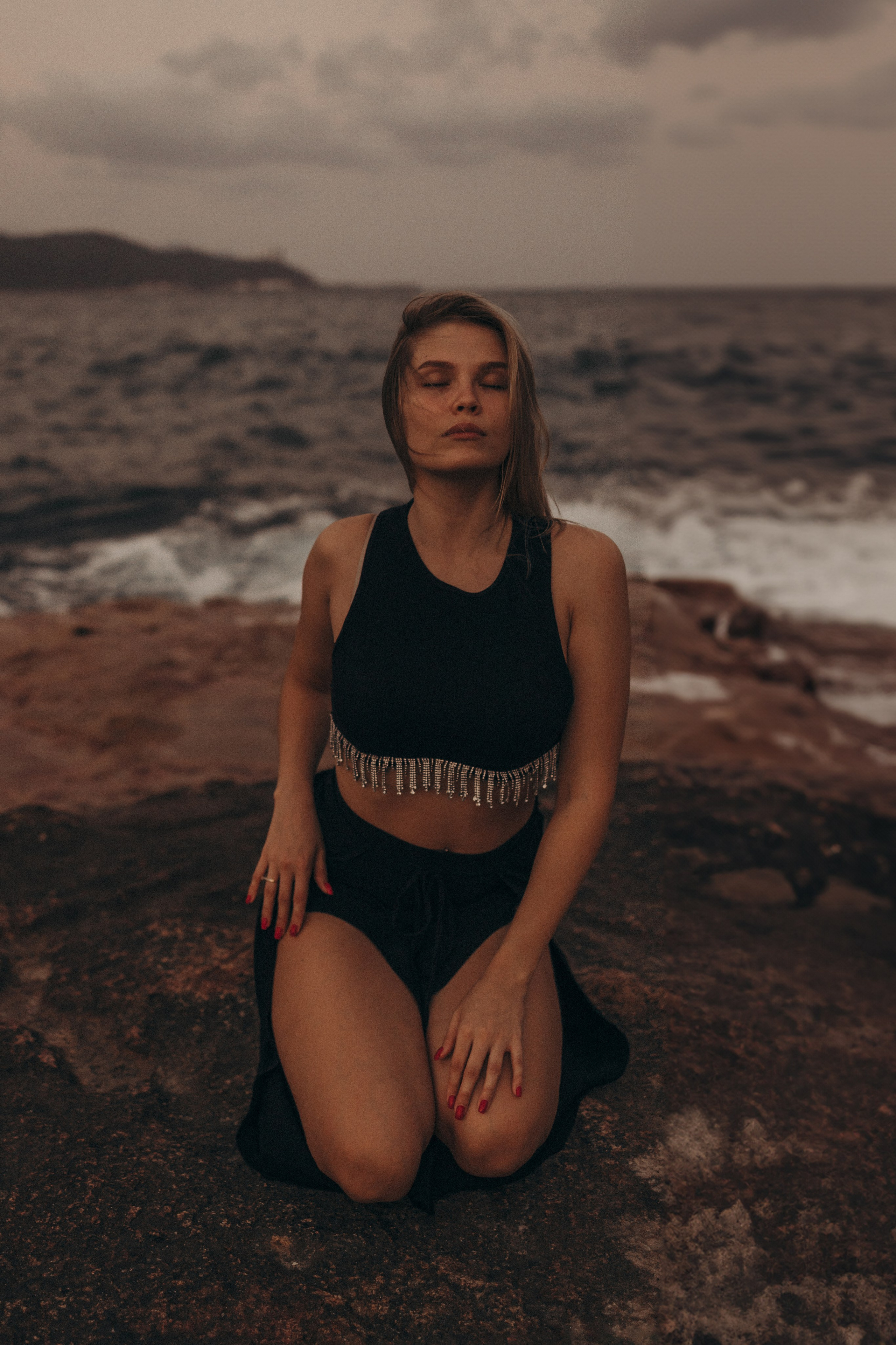 Кристина (Каменный сад Хон Чонг, Нячанг). Фотограф Астана. Индивидуальные, парные и семейные фотосессии