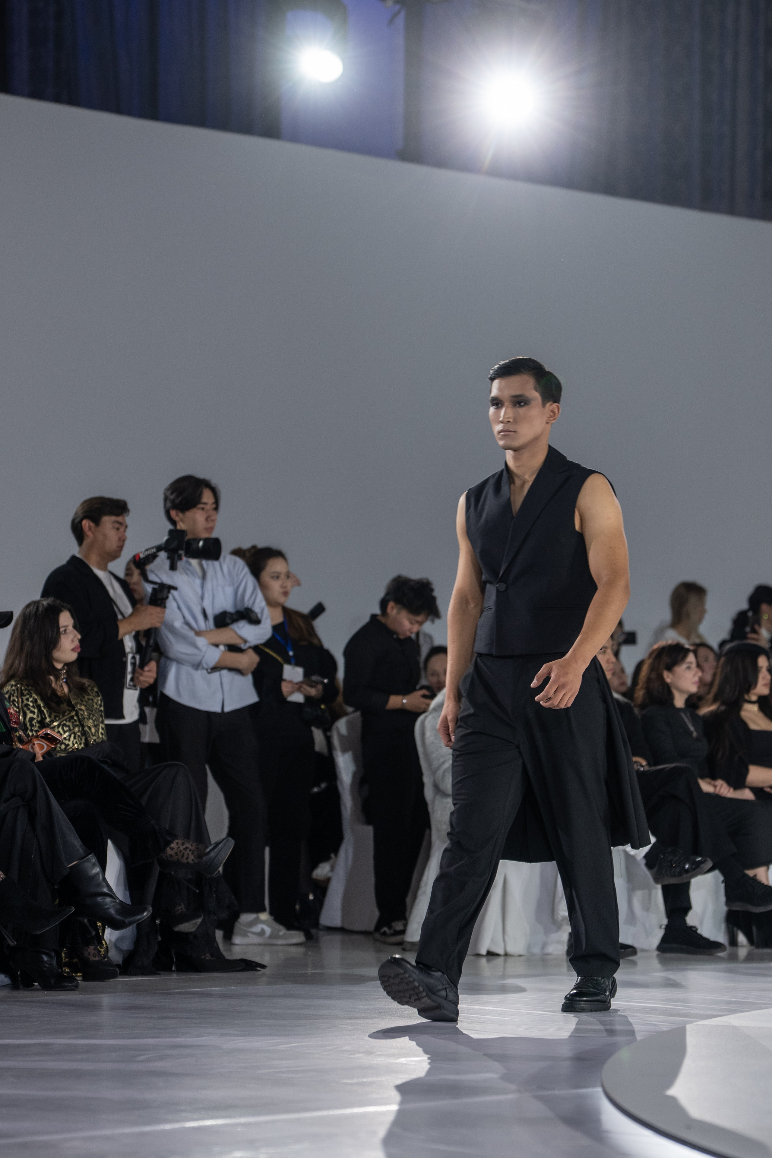 Dwsigner Nazar Almazbekov. Сайт Алматинского НЮ АРТ, будуар и фэшн фотографа Дениса Карпенко