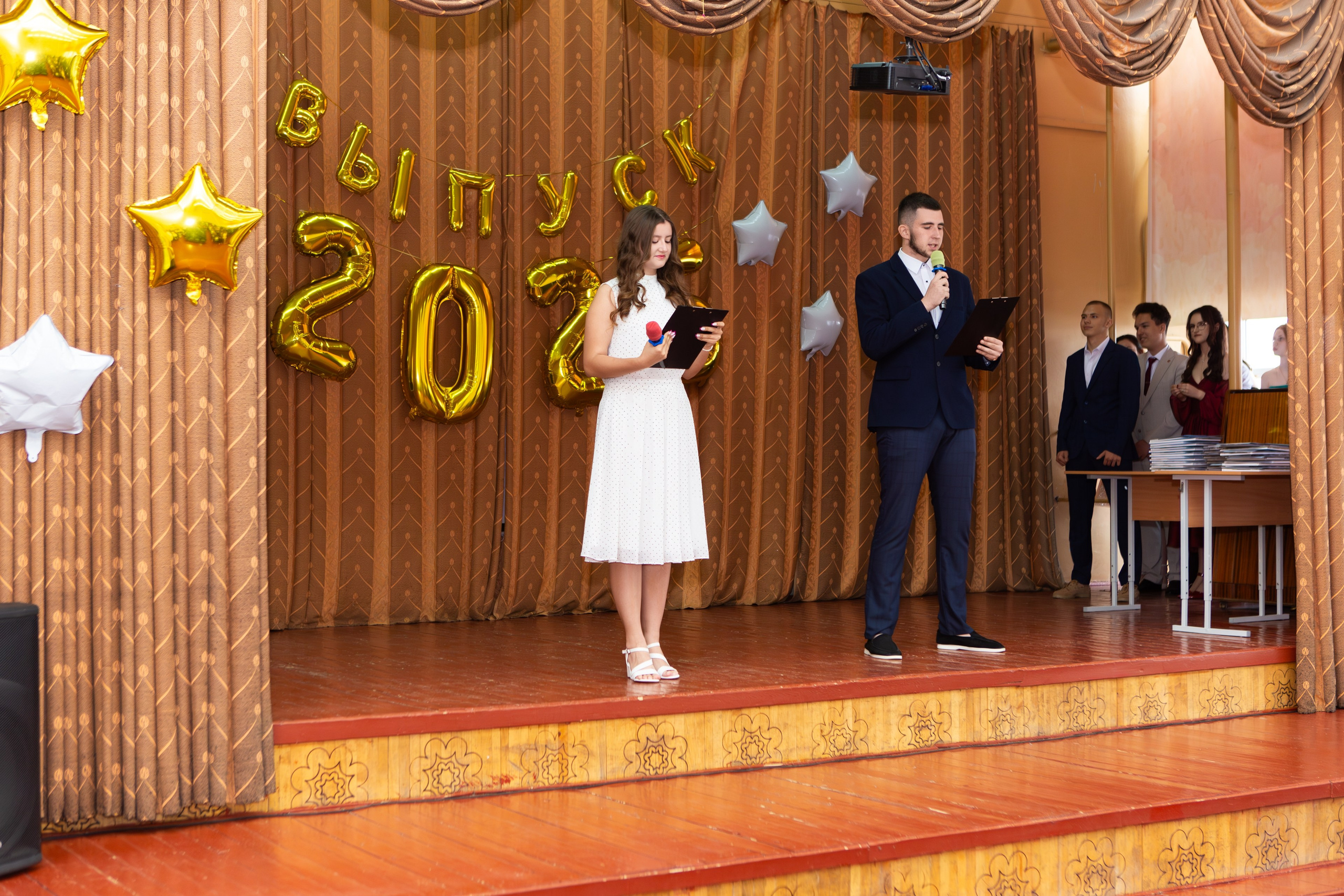 ВРУЧЕНИЕ ДИПЛОМОВ 2025 9 ШКОЛА Г.МЦЕНСК. Профессиональный фотограф в Мценске и Орловской области