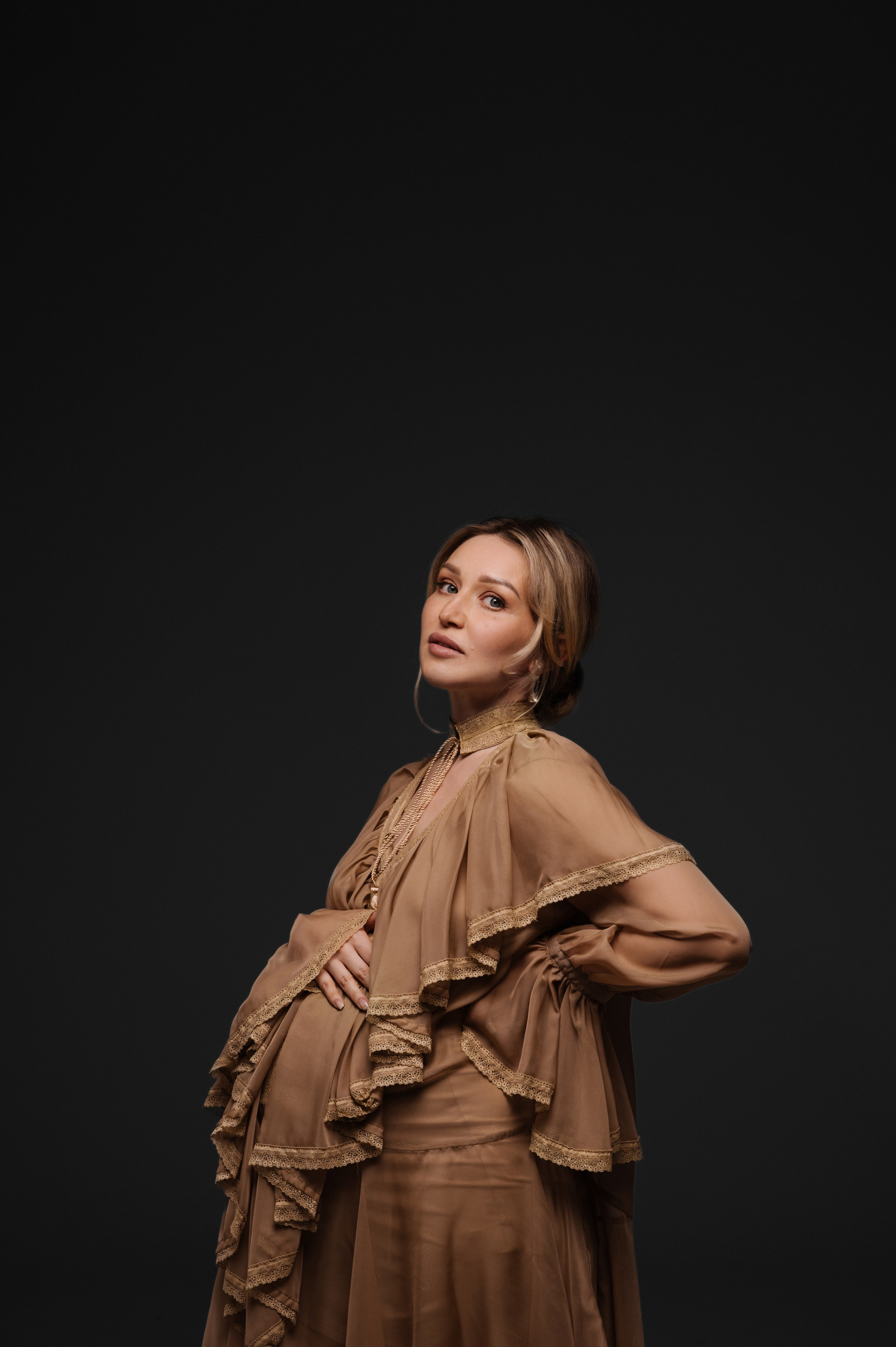 Профессиональный семейный и беременный фотограф в Санкт-Петербурге — Маргарита Иванова. Индивидуальные фотосессии под ключ: от образа до гот. Профессиональный фотограф беременности в СПБ. Стильные фотосессии беременности в стиле минимализм и классическая фотография