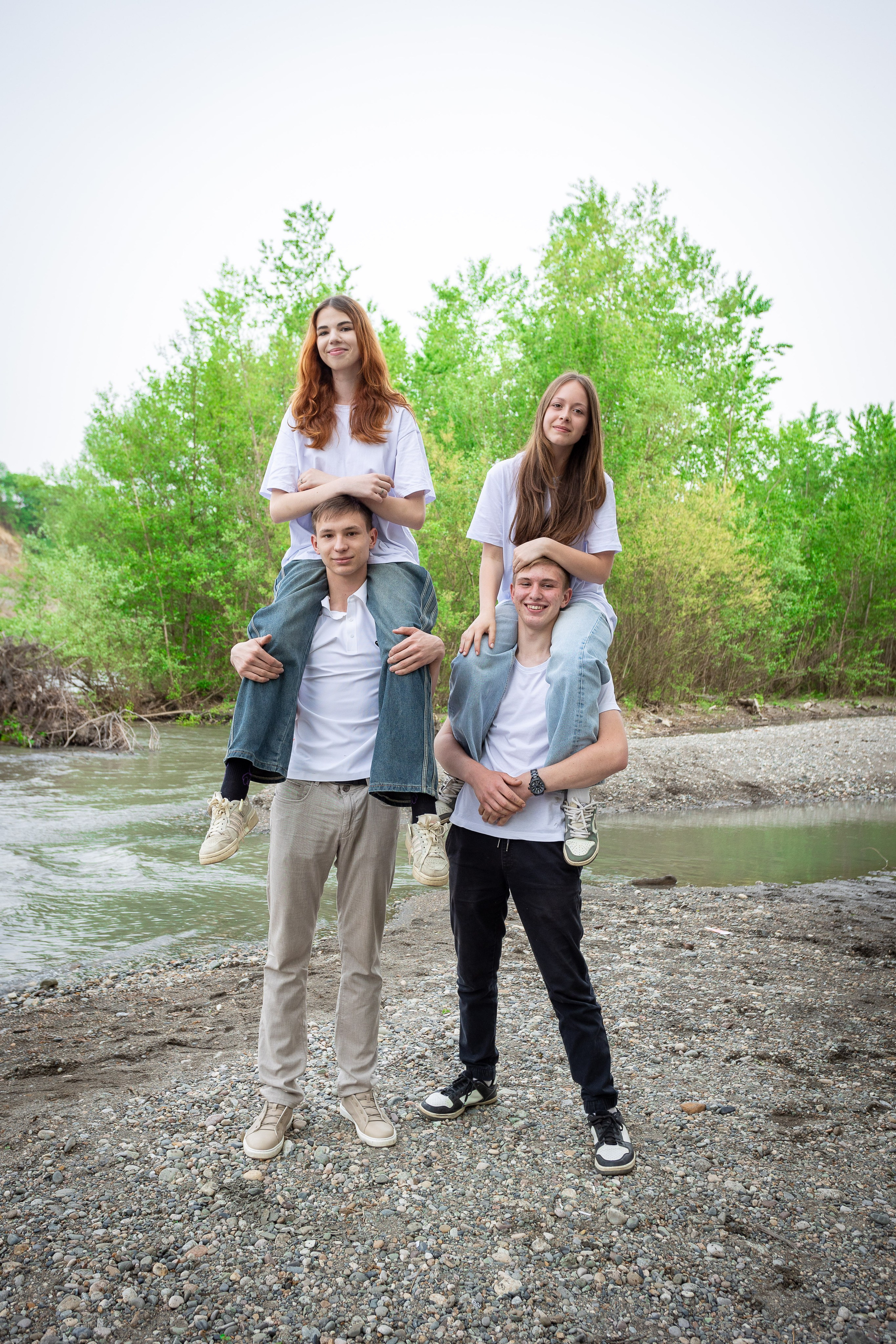 Уличная фотосессия на выпускной альбом. Выпускные альбомы Майкоп, Краснодар Елена Золотарева