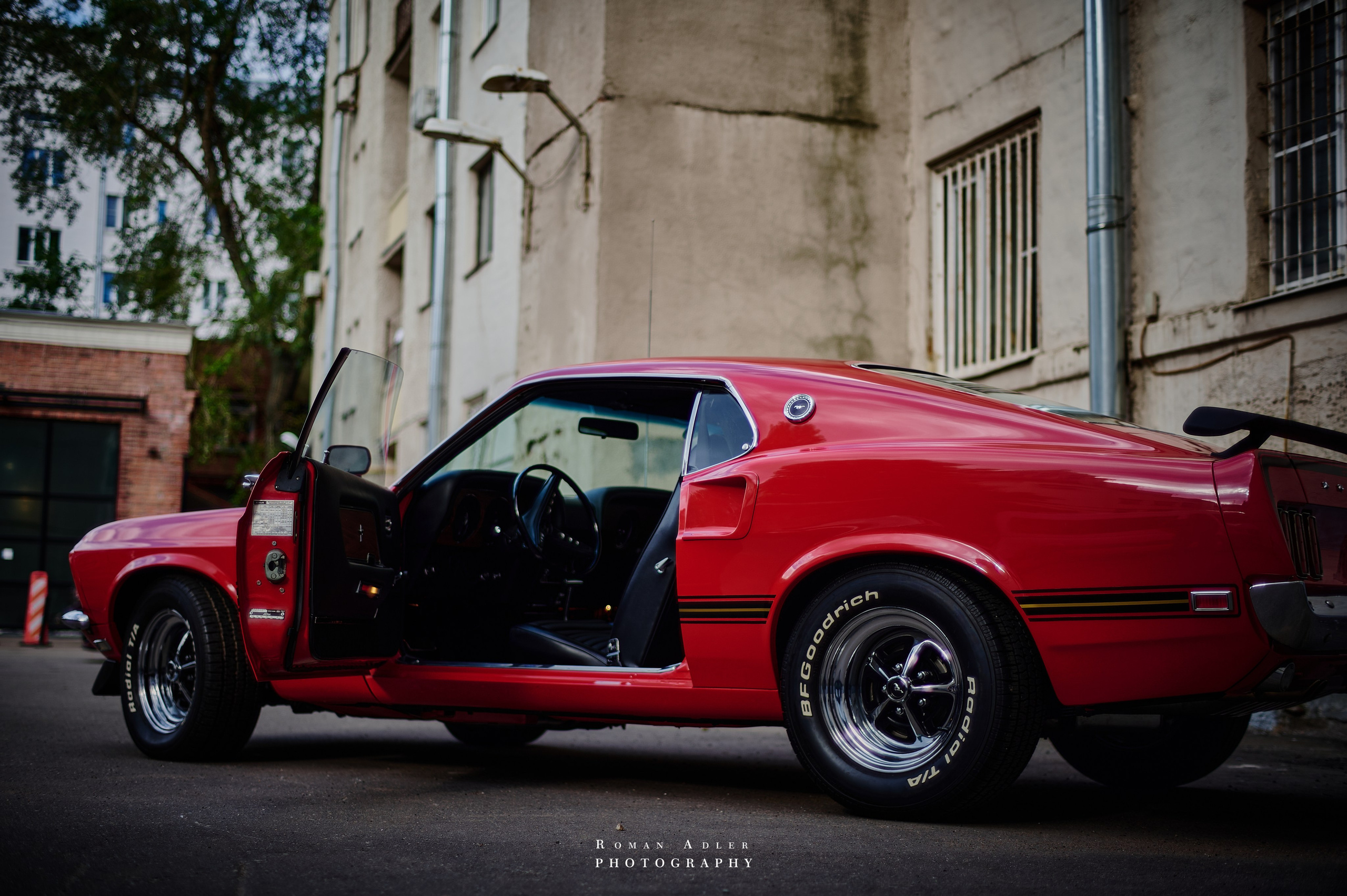 这辆红色1969年Mustang Mach 1