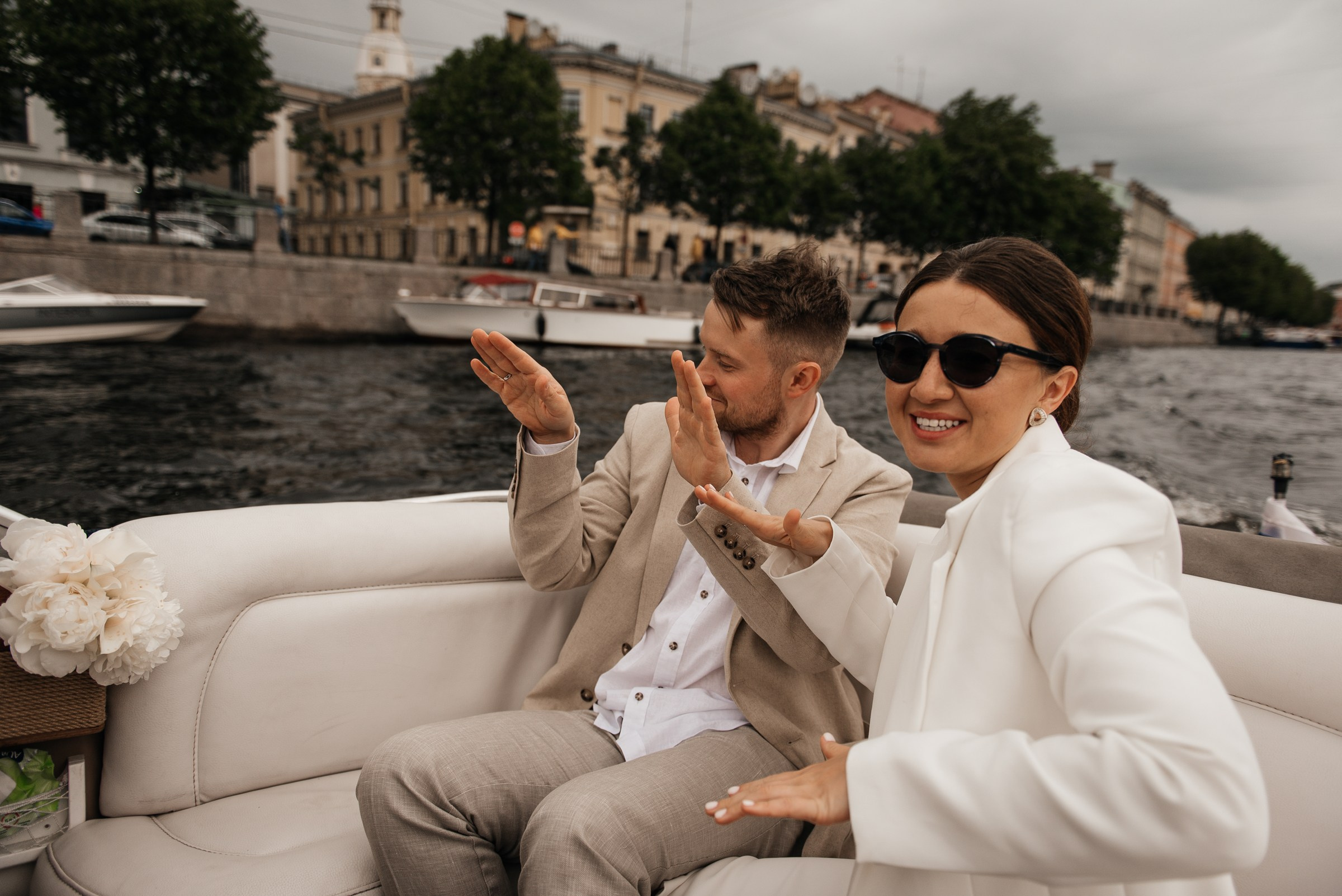 свадебная прогулка на катере по Неве