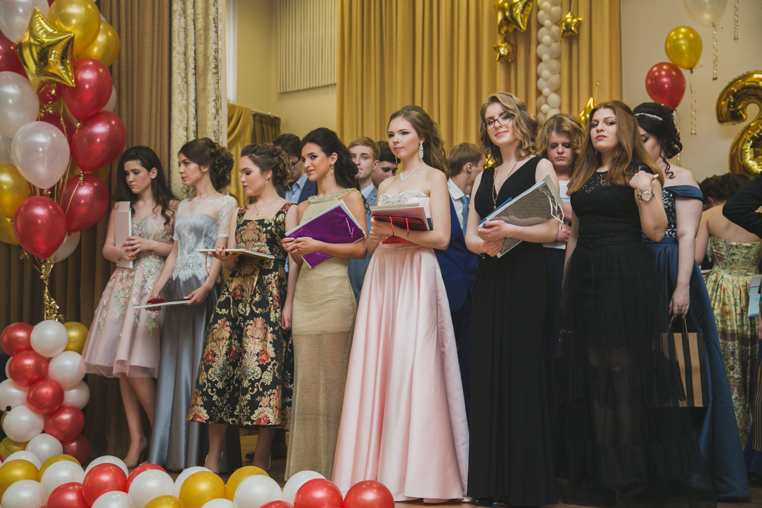 Видеосъемка выпускного утренника в детском саду или школе. Свадебный фотограф видеограф в ЗАГС и на свадьбу целый день Москва и МО