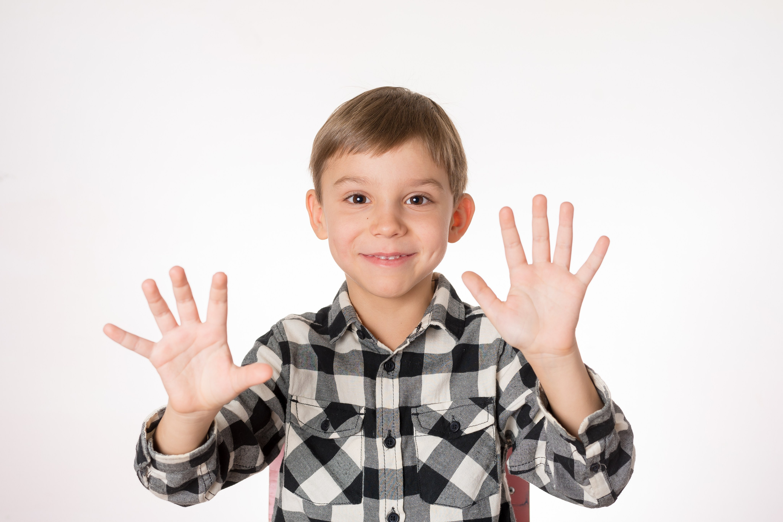 Портреты на одготонном фоне. Детский фотограф в Екатеринбурге и Берёзовском Евгений Кондаков