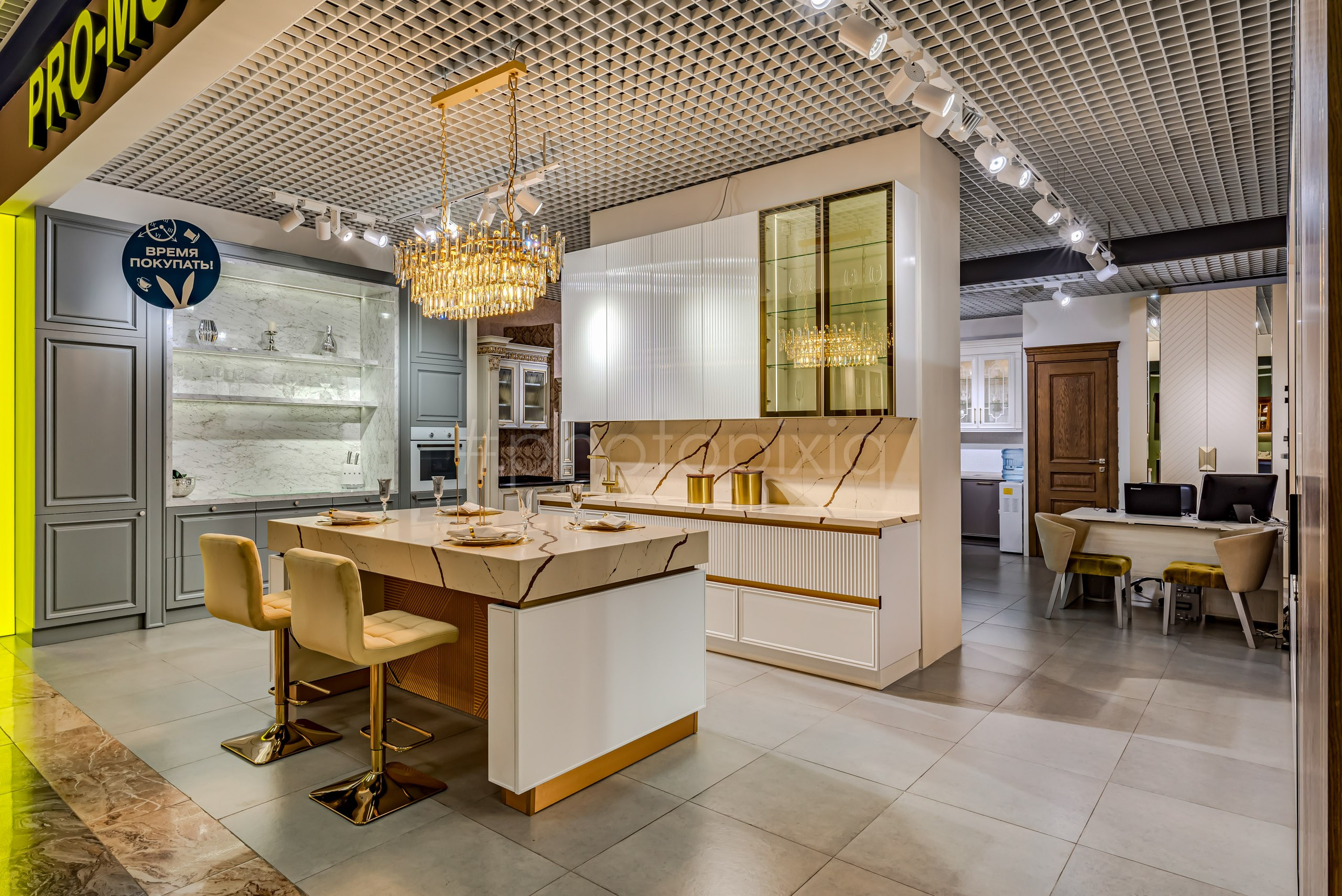 Интерьерная съёмка шоурума фабрики кухонь PRO-MOBILI. Интерьерная съёмка и виртуальные туры — Интерьерный фотограф Кузнецов Сергей (photopixiq)