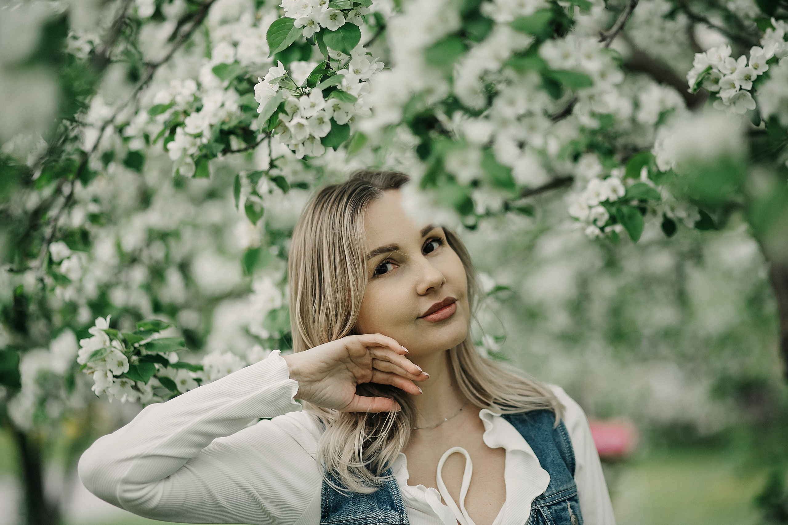 Фотосессия в цветущей яблони. Иванова Ирина Свадебный и семейный фотограф г. Уфа