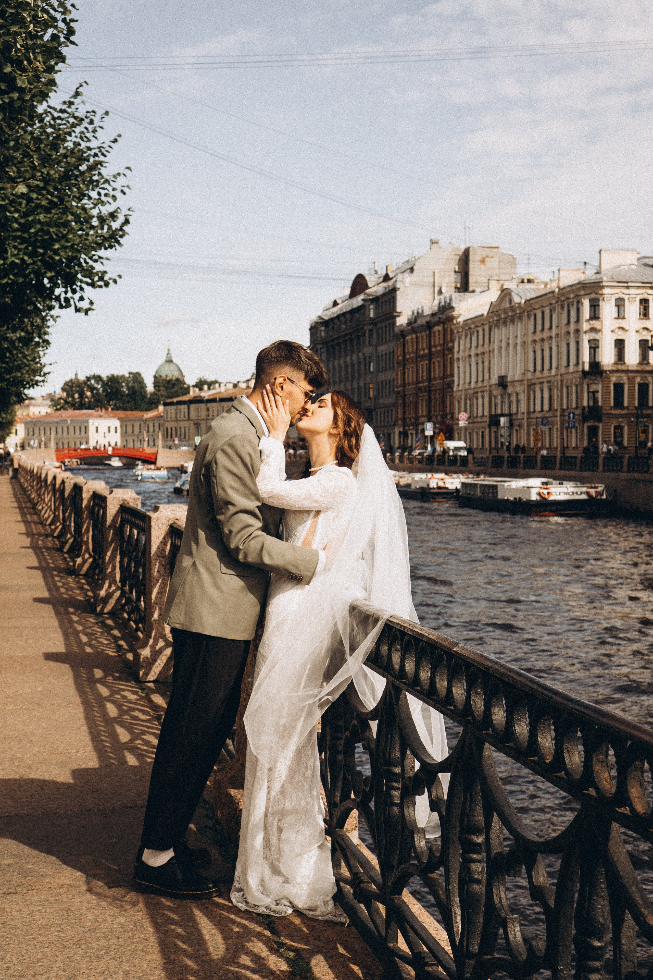 СВАДЕБНАЯ ПРОГУЛКА ВОЗЕ ИСАИКЕВСКОГО СОБОРА АСТОРИИ И ЗАКОНОДАЛЕТНОГО СОБРАНИЯ. Профессиональный фотограф, Санкт-Петербург — Виктория Богомолова