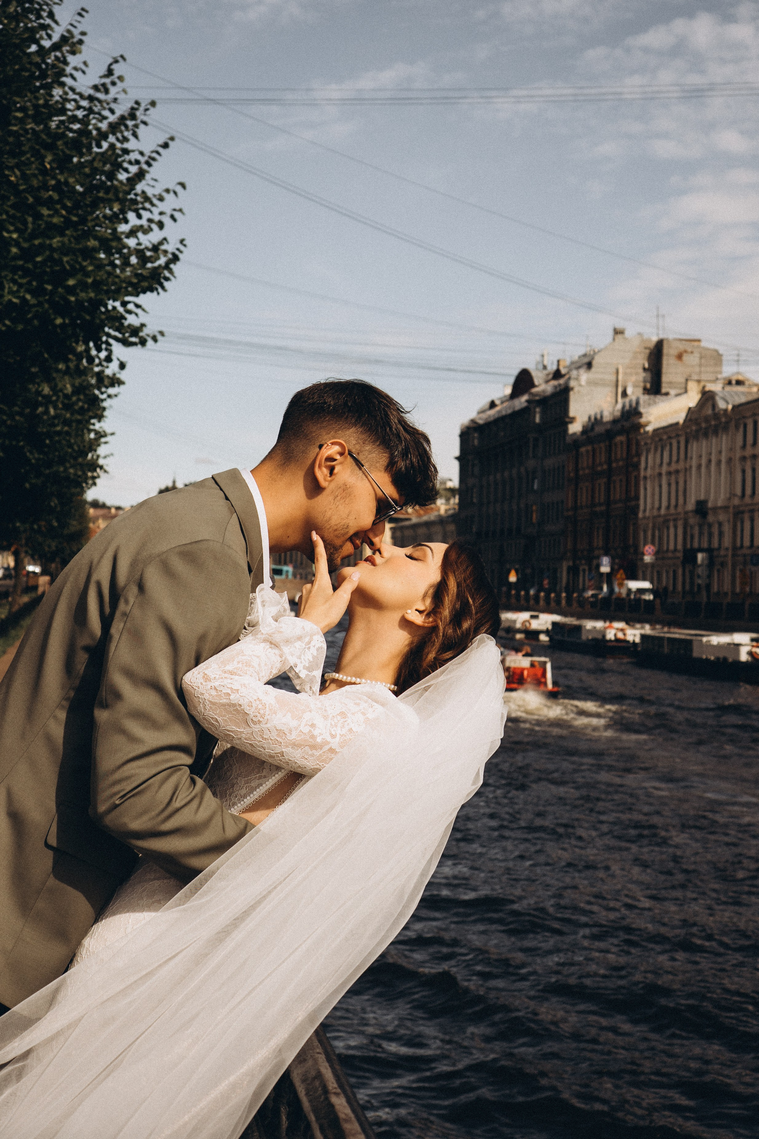 СВАДЕБНАЯ ПРОГУЛКА ВОЗЕ ИСАИКЕВСКОГО СОБОРА АСТОРИИ И ЗАКОНОДАЛЕТНОГО СОБРАНИЯ. Профессиональный фотограф, Санкт-Петербург — Виктория Богомолова