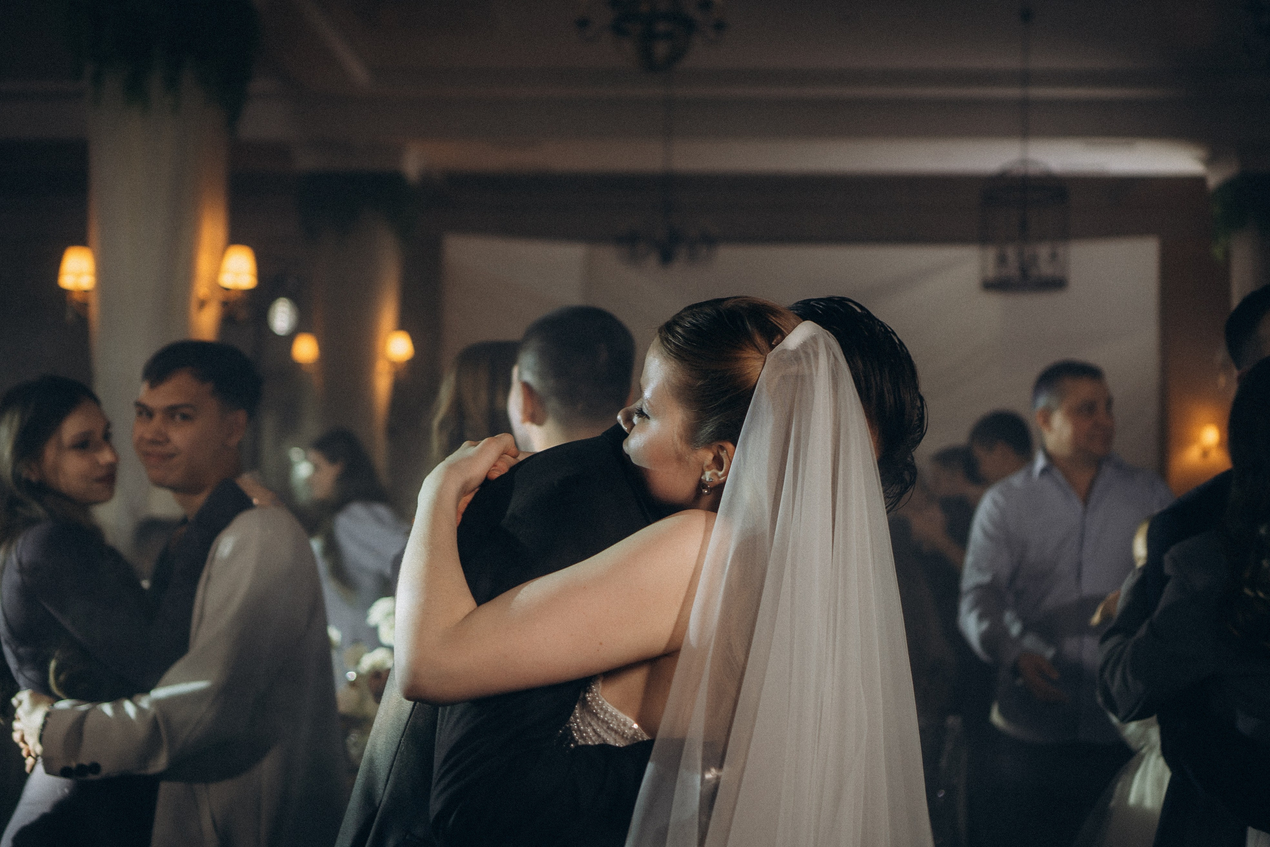 СВАДЕБНАЯ СЬЕМКА СБОРОВ В ОТЕЛЕ И ВЫЕЗД НА ЦЕРЕМОНИЮ (СНЯТО В СИБИРЕ В НИЖНЕВАРТОВСКЕ). Профессиональный фотограф, Санкт-Петербург — Виктория Богомолова