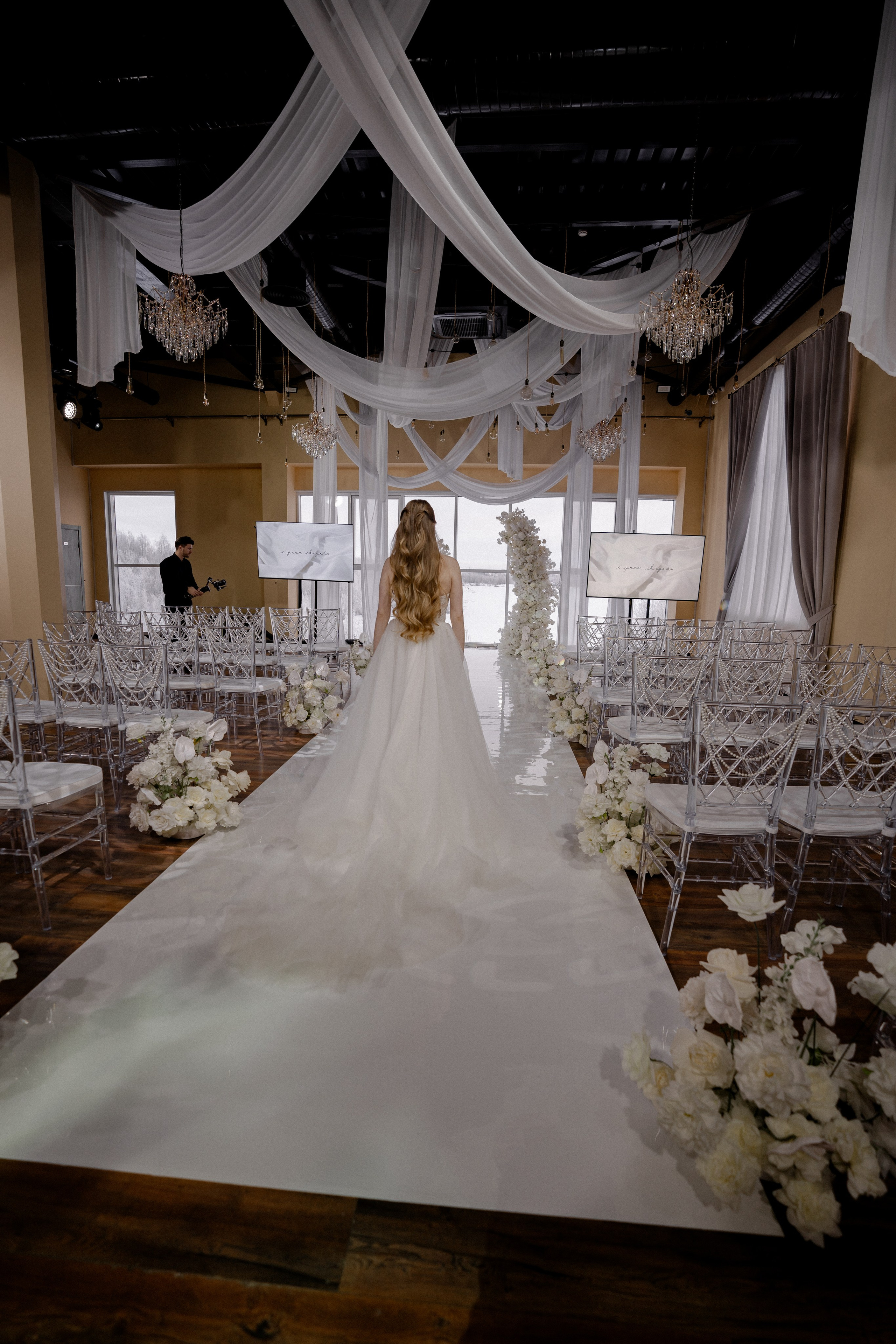 СВАДЕБНАЯ СЬЕМКА СБОРОВ В ОТЕЛЕ И ВЫЕЗД НА ЦЕРЕМОНИЮ (СНЯТО В СИБИРЕ В НИЖНЕВАРТОВСКЕ). Профессиональный фотограф, Санкт-Петербург — Виктория Богомолова