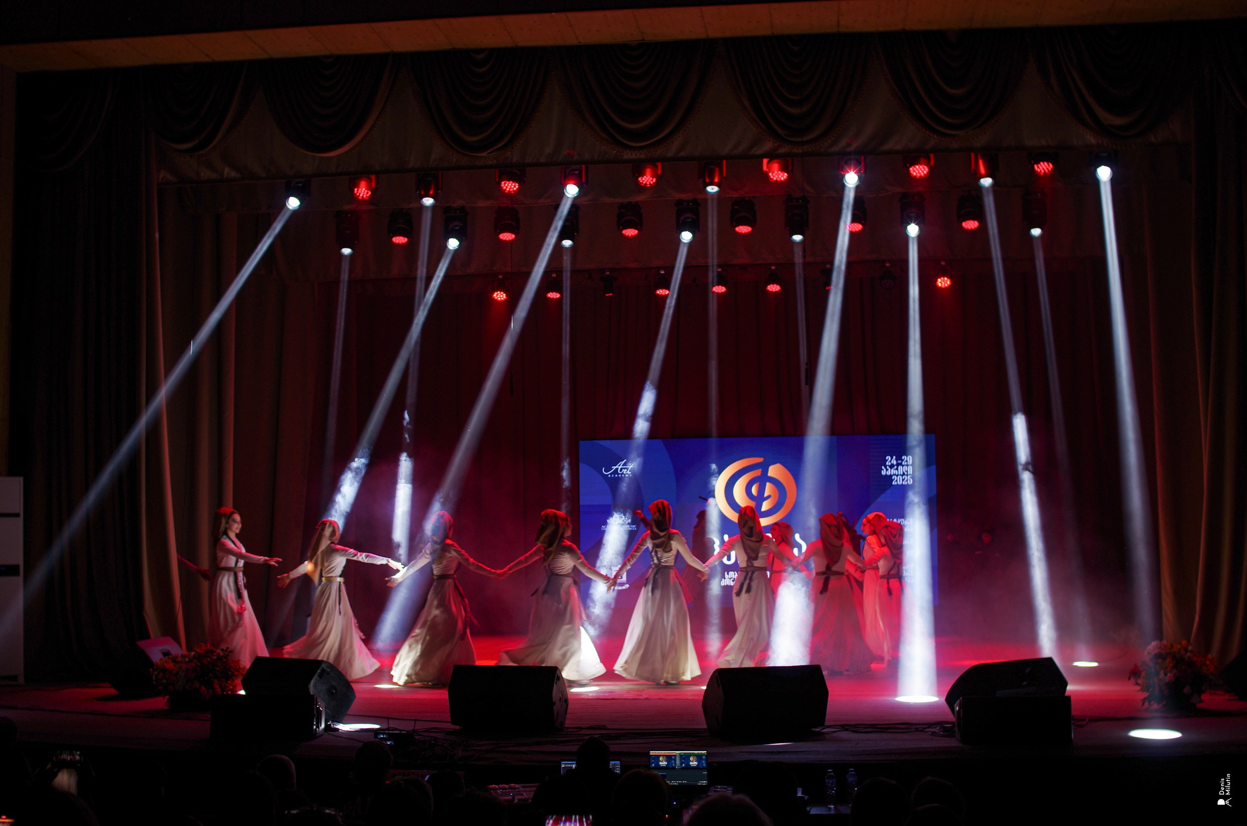 Танцы в Хоби. Портретный фотограф Денис Милютин