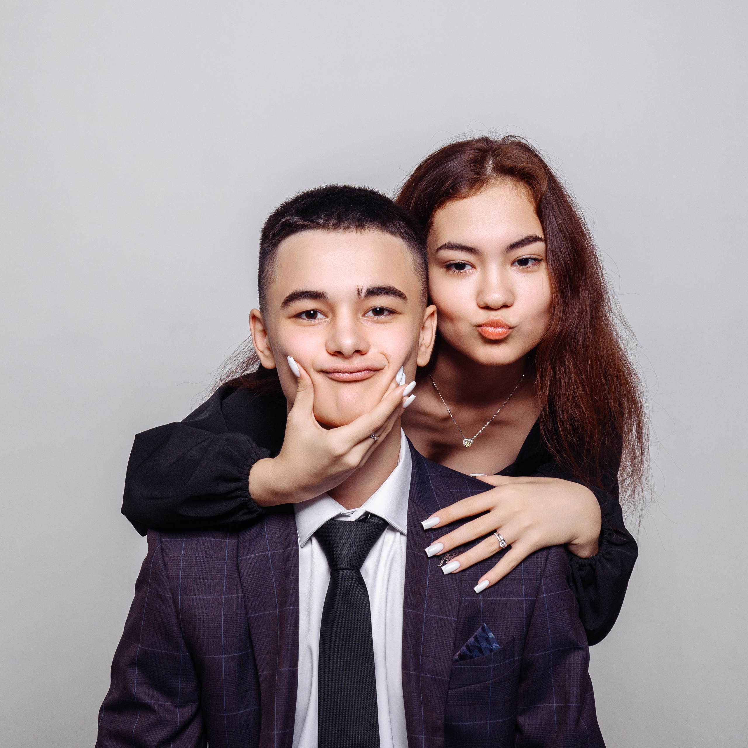 Альбомы в ФотоСтудии SelfieBox. НеФотоАльбом — выпускные альбомы Абакан Минусинск Черногорск Хакасия