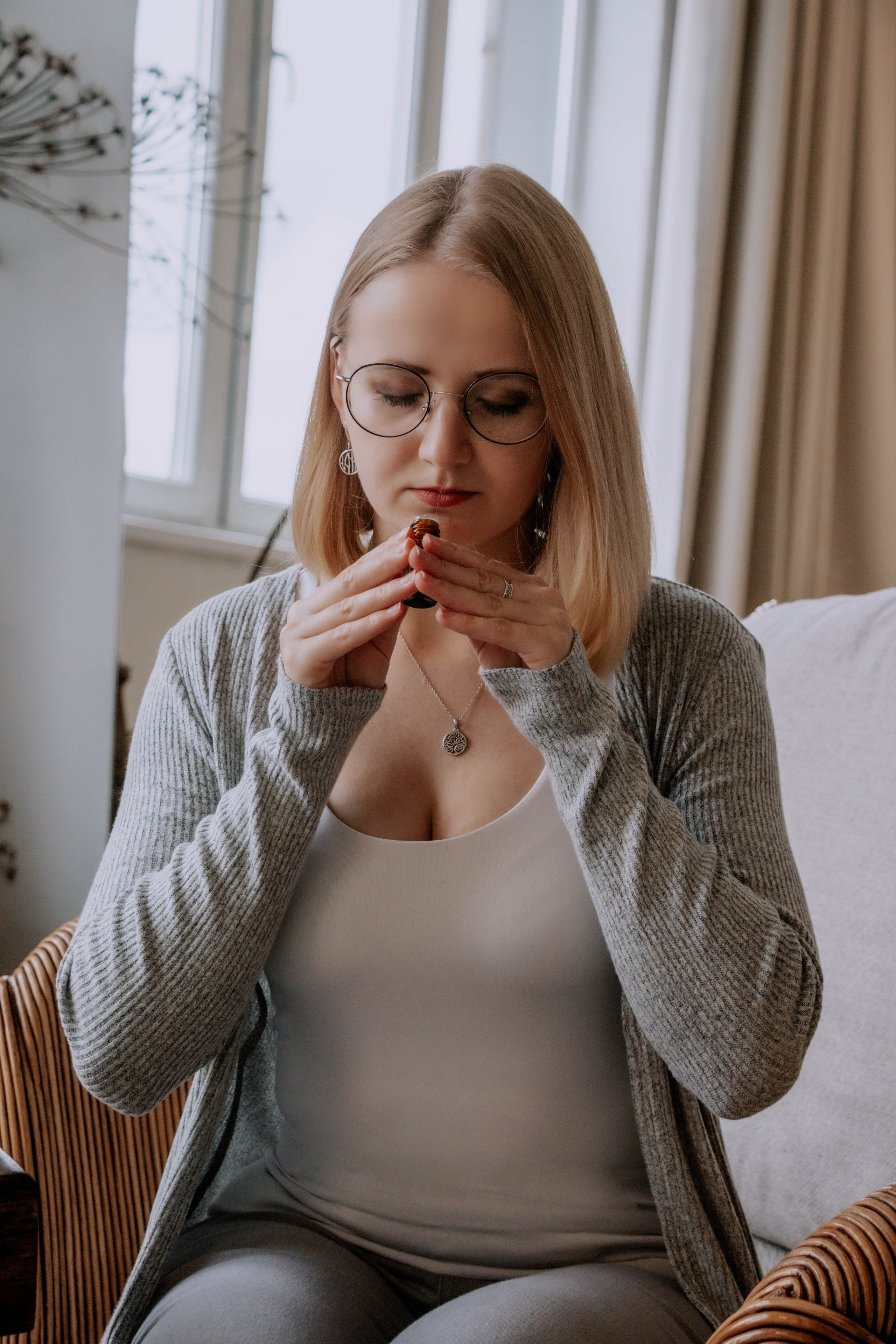 Алиса — Ароматерапевт. Бережно сохраняю ваши чувства и истории на своих фотографиях