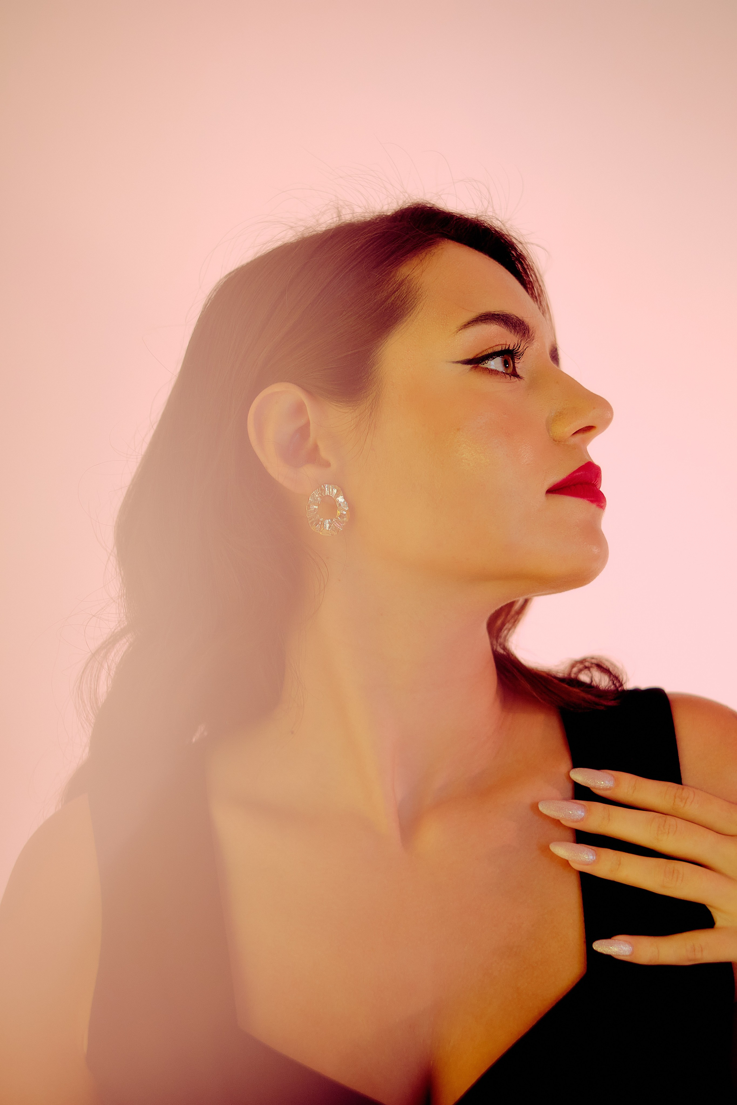 Индивидуальная съёмка в Твери в студии, портреты я цветным светом, атмосферно, рефы с цветным светом