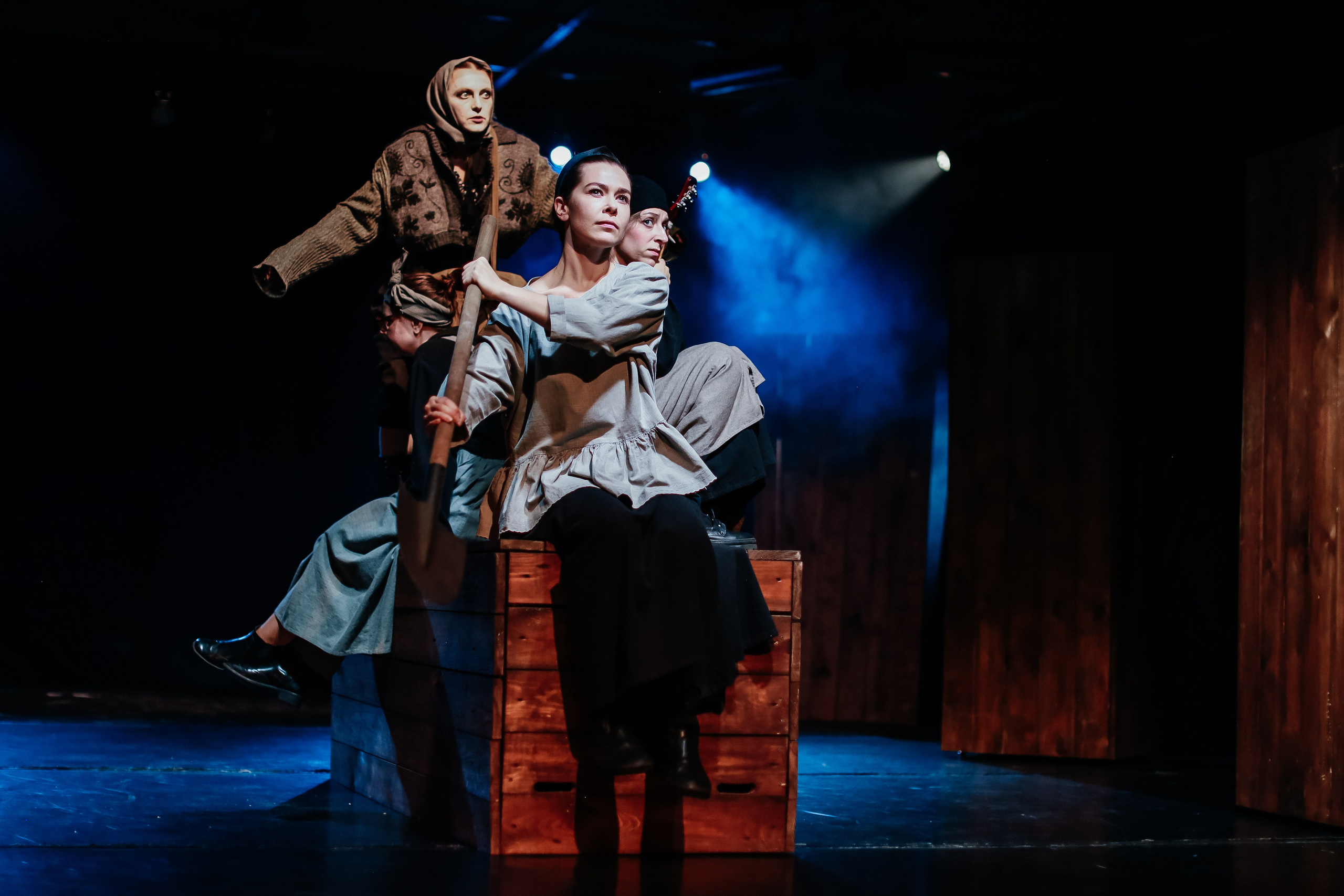 «Марьино поле». Молодежный театр Алтая. Режиссёр Ирина Астафьева. Фоторепортаж. Театральная фотосъёмка