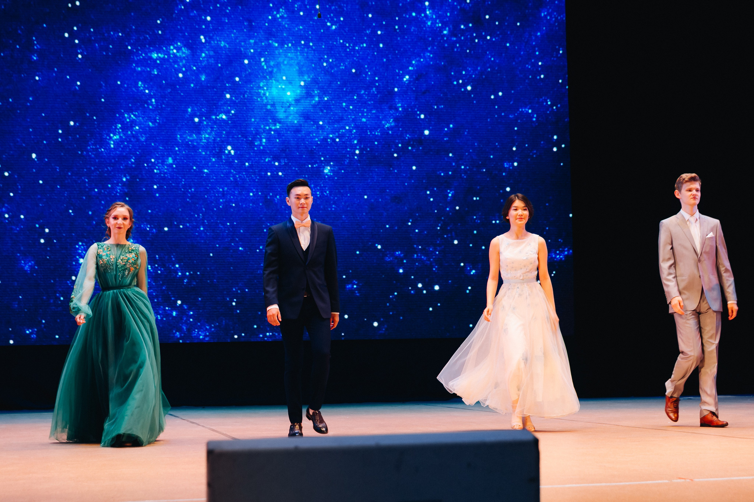 Вручение аттестатов 14 Гимназия. Свадебный и семейный фотограф в Улан-Удэ