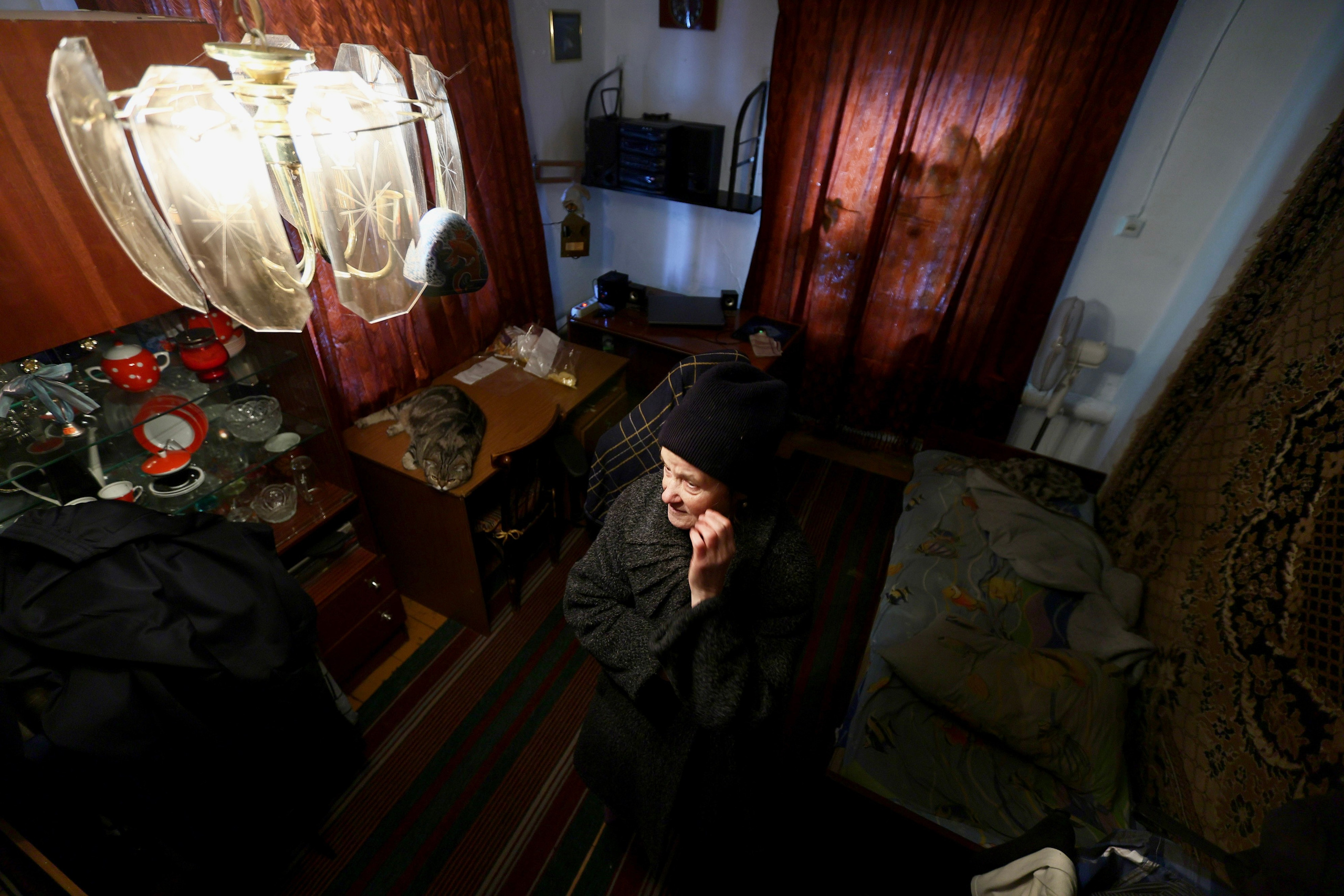 Людмила Владимировна. Хозяйка маленького дома в окружении многоэтажек. Репортажный фотограф Наталья Лапцевич