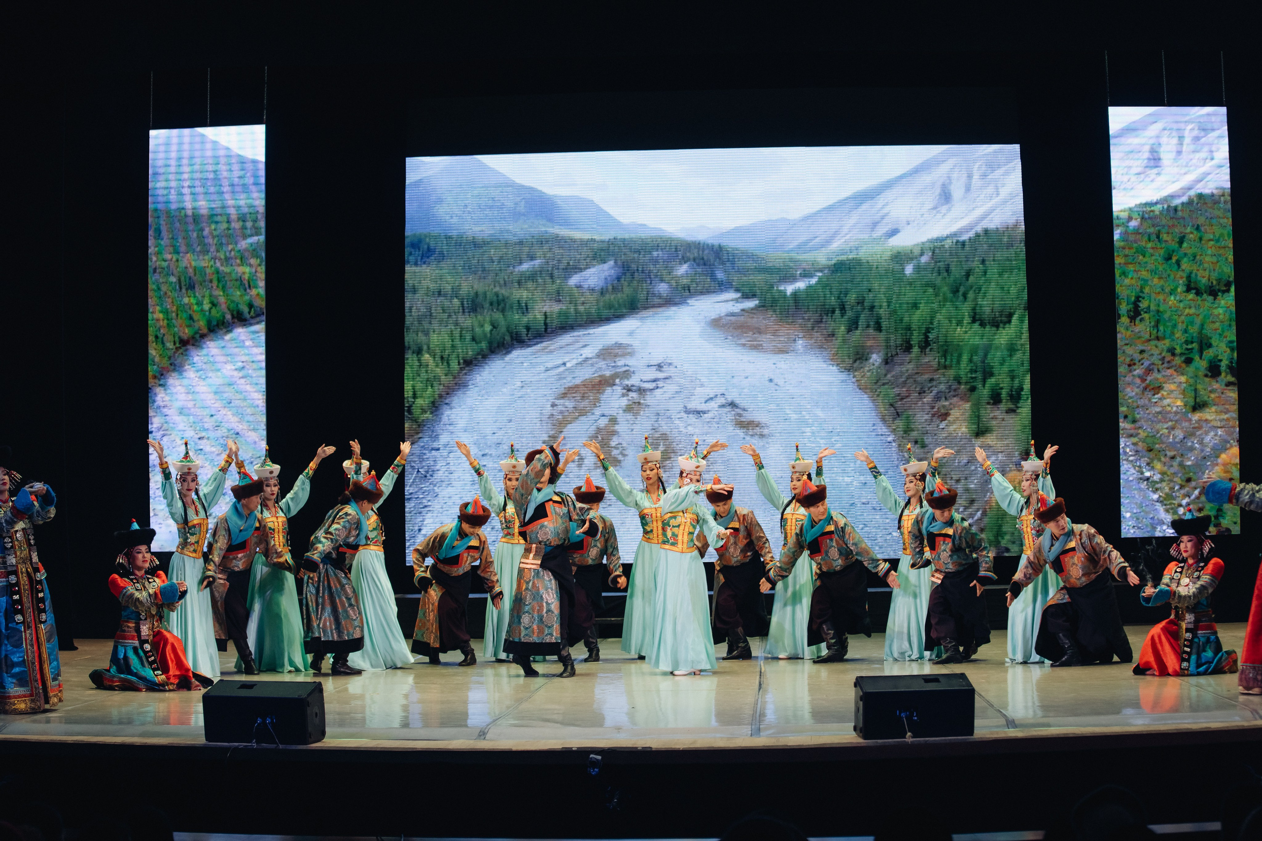 Лучший учитель родного языка и литературы 2025. Свадебный и семейный фотограф в Улан-Удэ