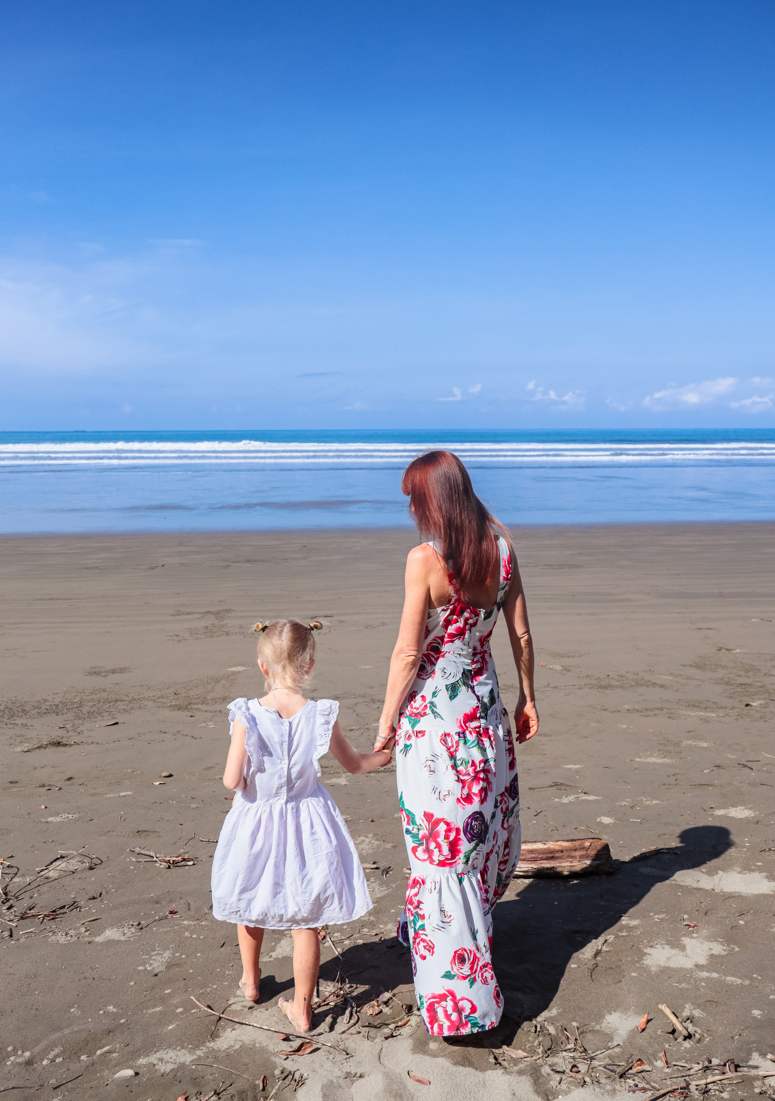 Walking with mom along the beach, catching sun rays-whats can be better for our child?) Save this warmhearted moments for you