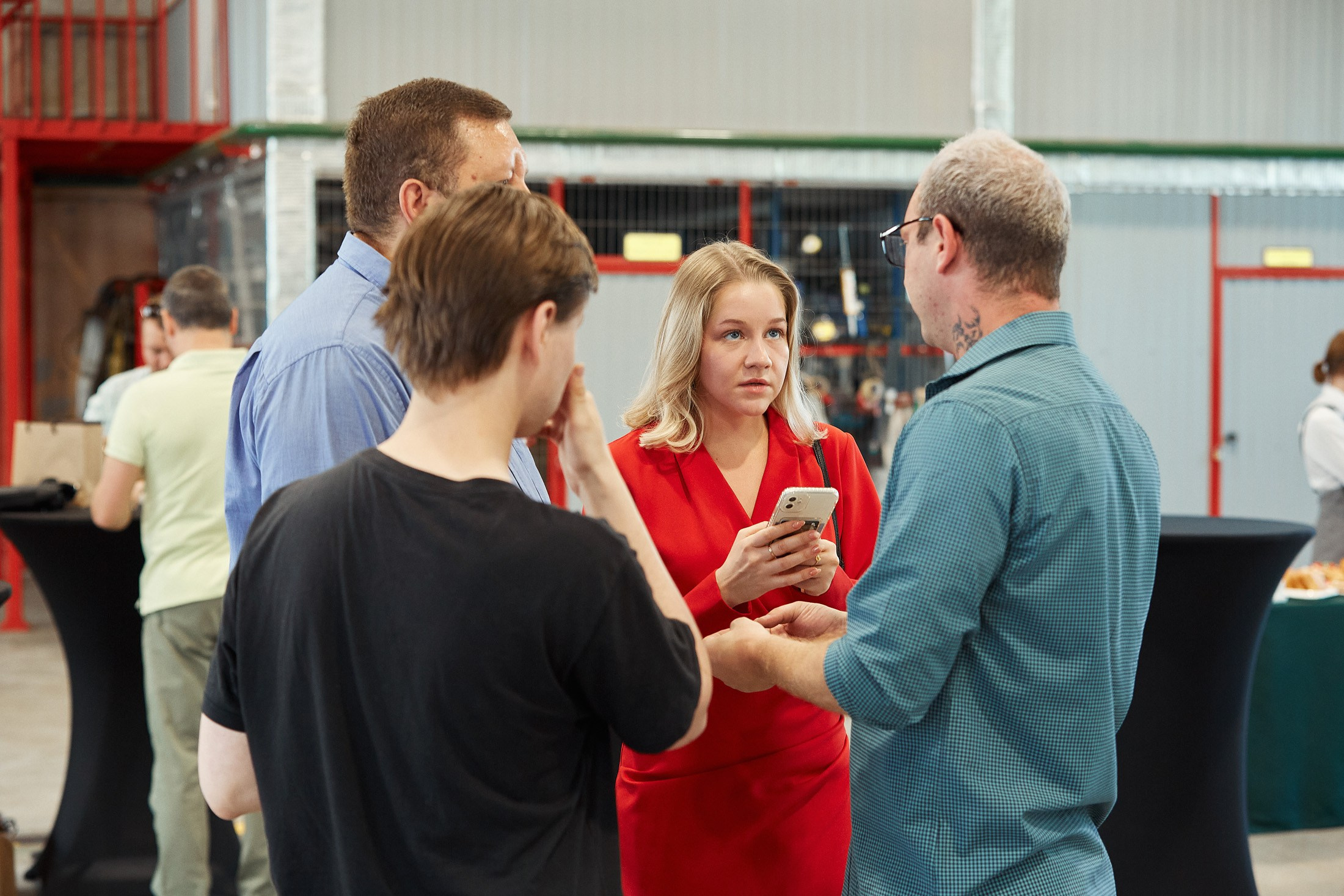 EMG / Международный форум / Презентация нового высокоточного станка. Антон Артюшин, портретный фотограф. Москва