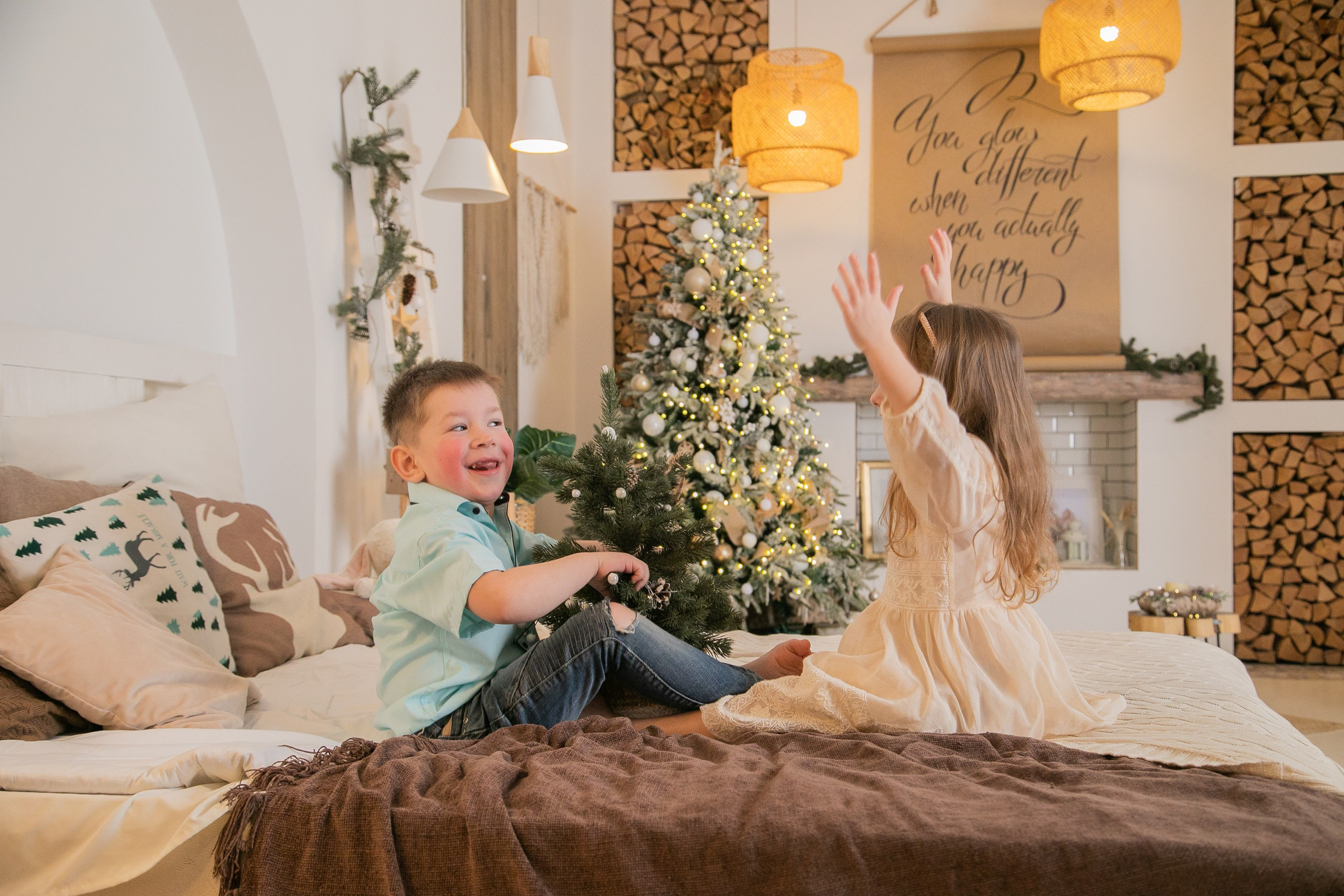 Алеша и Николь у елки. Семейный и детский фотограф в Санкт-Петербург. Natalia Fadel