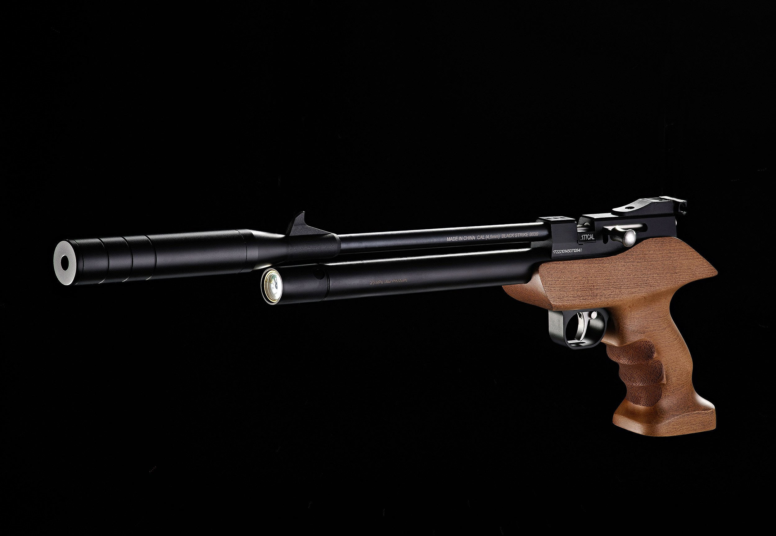 Оружие и ножи. Предметная фотосъемка антиквариата, ювелирных украшений, камнерезных изделий, картин, предметов искусства и коллекционных предметов