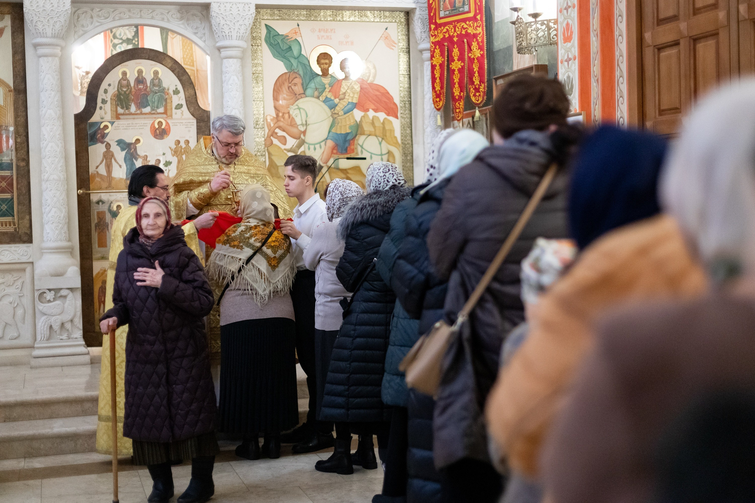 Праздничное богослужение Святителю Николаю 19 декабря. Интерьерный фотограф в Москве Роман Потапов