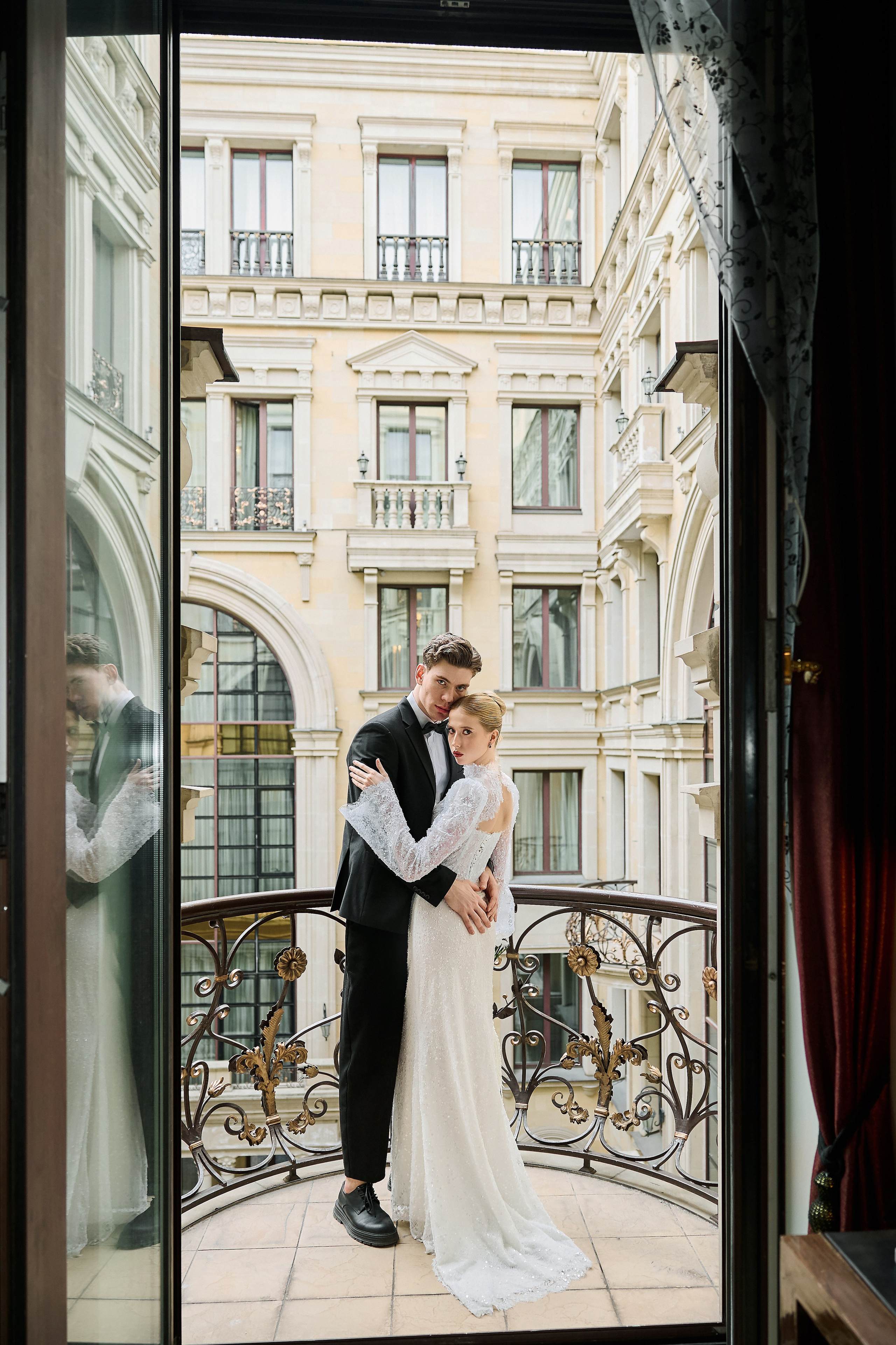 Вадим и Алина. Сборы в отеле St Regis. Свадебный фотограф в Москве и Подмосковье