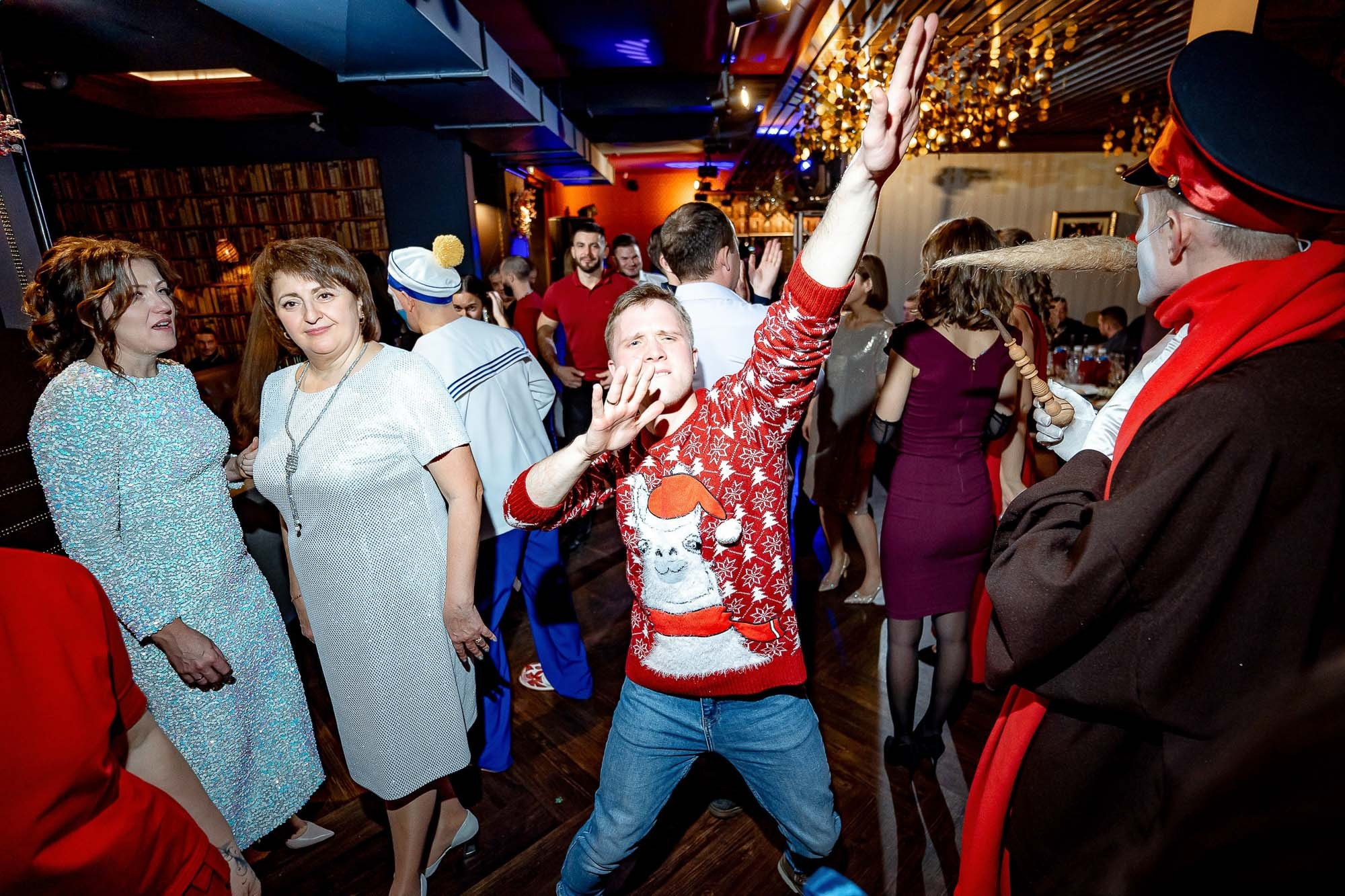 Новый год 2024 в Peoples. Сергей Кошкин. Репортажная и ивент-фотография в Сургуте