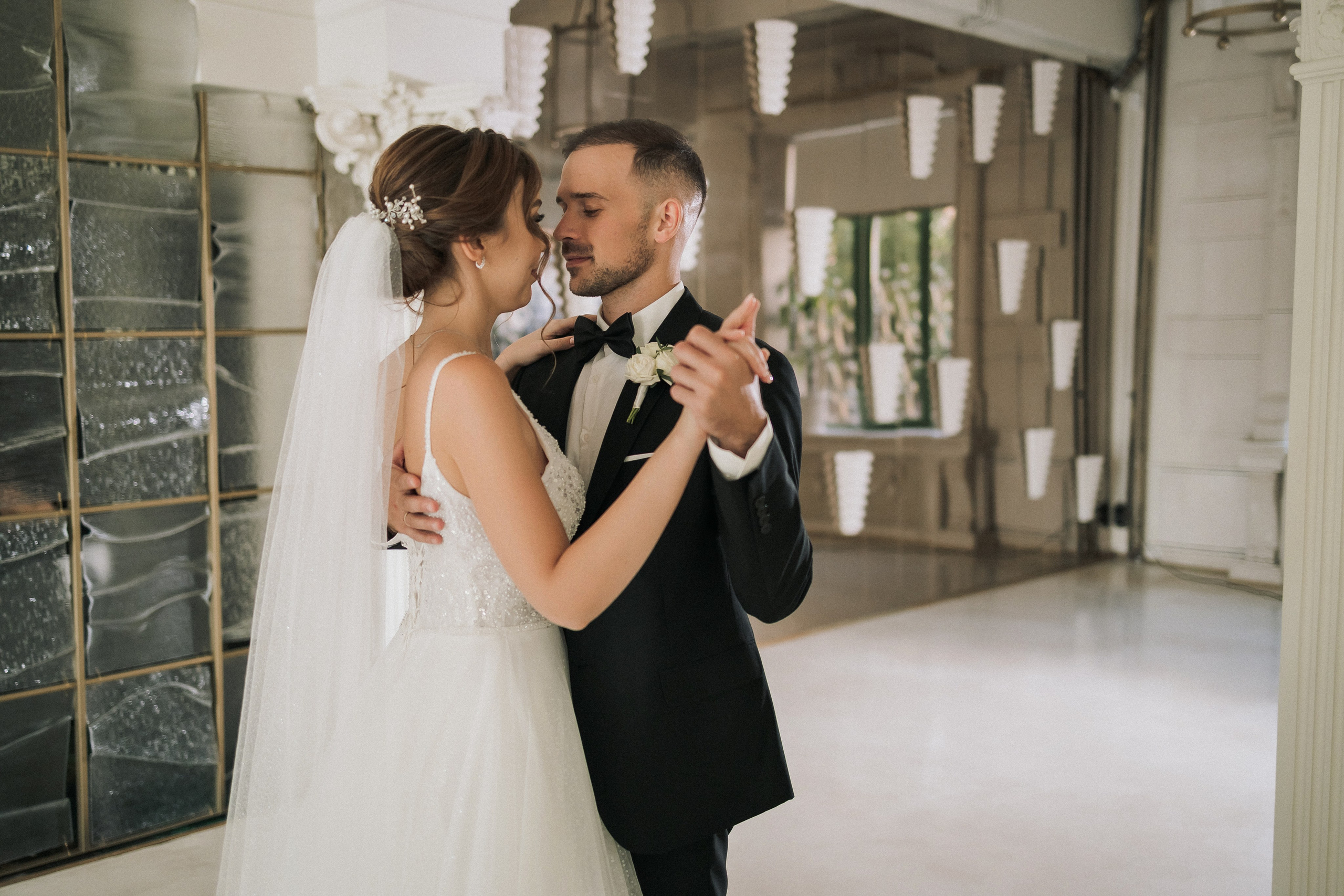 Свадебная прогулка Екатерины и Евгения. Свадебная фотография. Арина Рубах