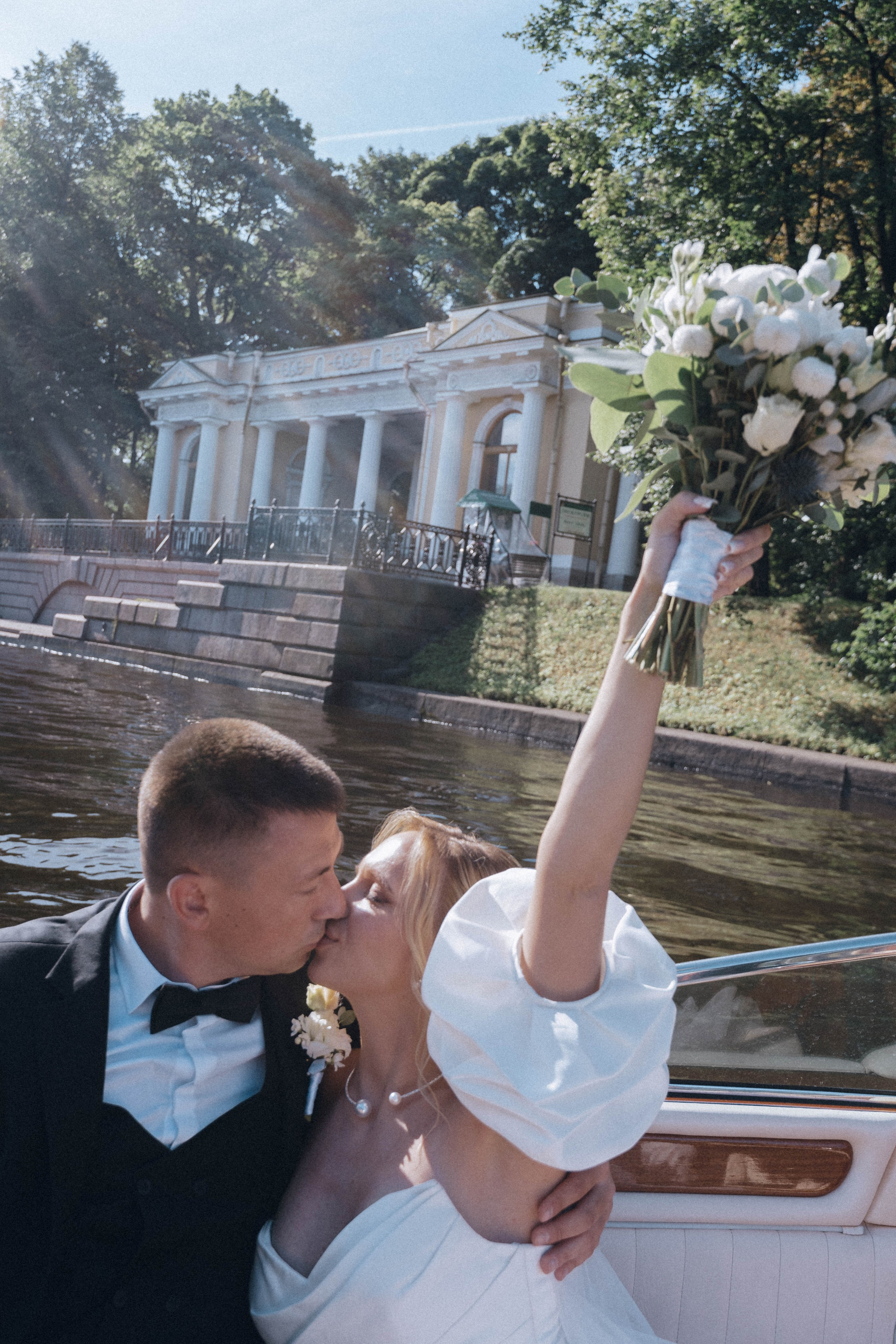 СВАДЕНБНАЯ СЬЕМКА НА КАТЕРЕ ПО КАНАЛАМ САНКТ-ПЕТЕРБУРГА И В АКВАТОРИИ НЕВЫ. Профессиональный фотограф, Санкт-Петербург — Виктория Богомолова