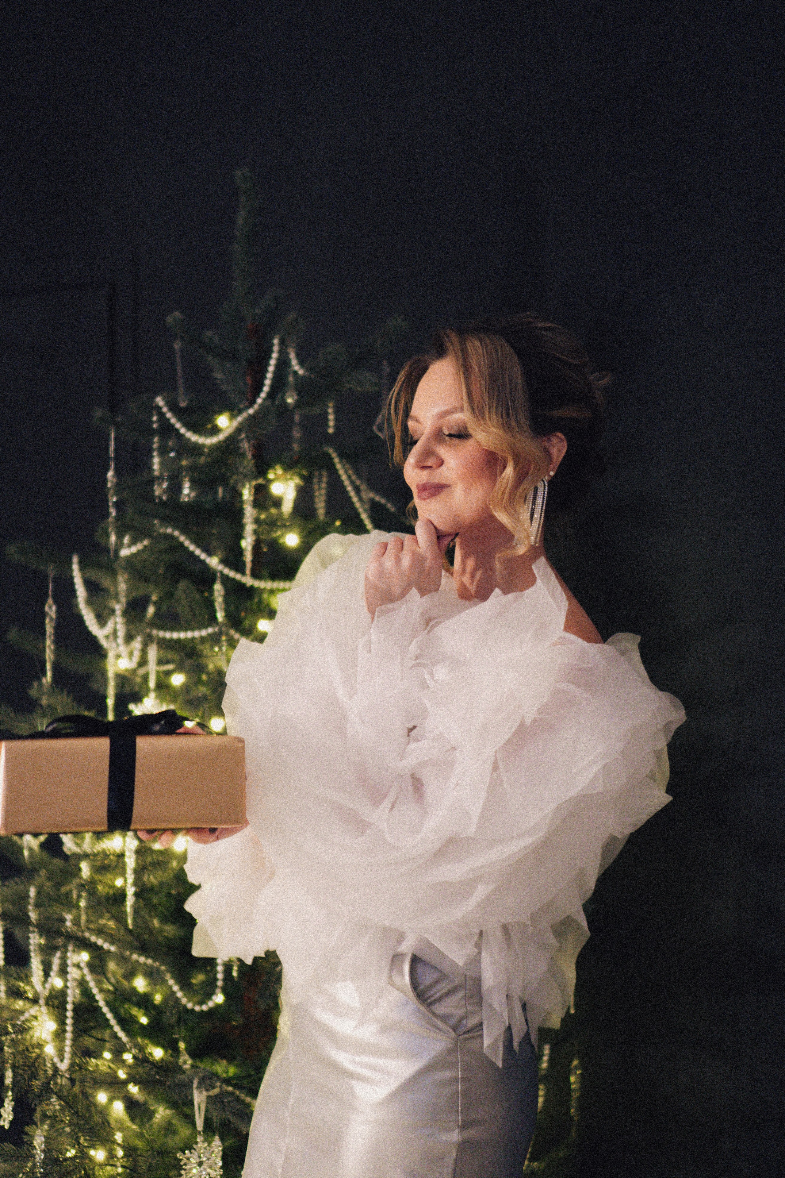 НОВОГОДНЯЯ ФОТОСЕСИИЯ В СТУДИИ ДЛЯ ДЕВУШКИ И ПРОГУЛКА ПО ЧЕРНЫШЕВСКОЙ. Профессиональный фотограф, Санкт-Петербург — Виктория Богомолова