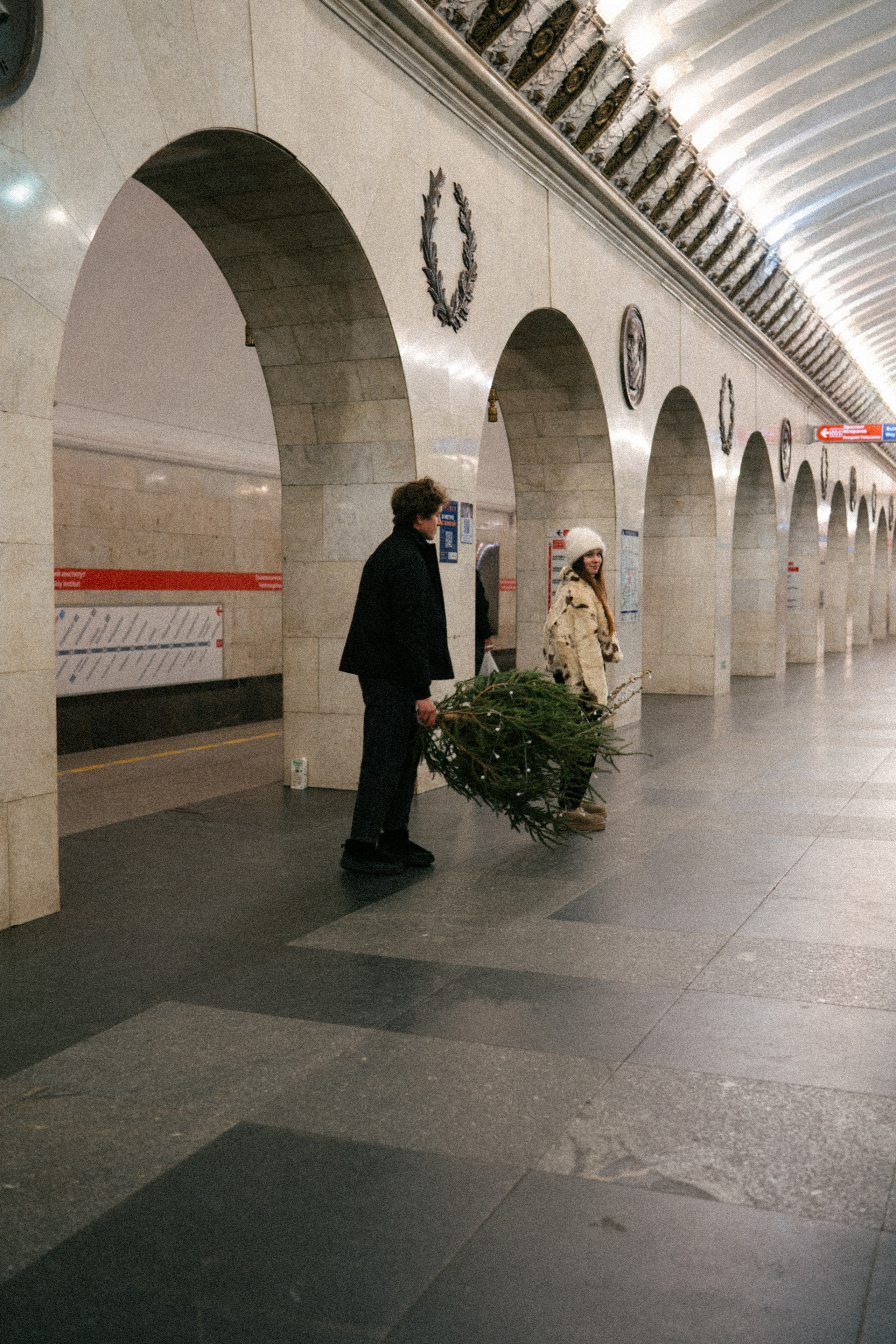 НОВОГОДНЯЯ ПРОГУЛКА ПАРЫ ПО ЧЕРНЫШЕВСКОЙ ПЕРЕД НОВЫМ ГОДОМ. Профессиональный фотограф, Санкт-Петербург — Виктория Богомолова